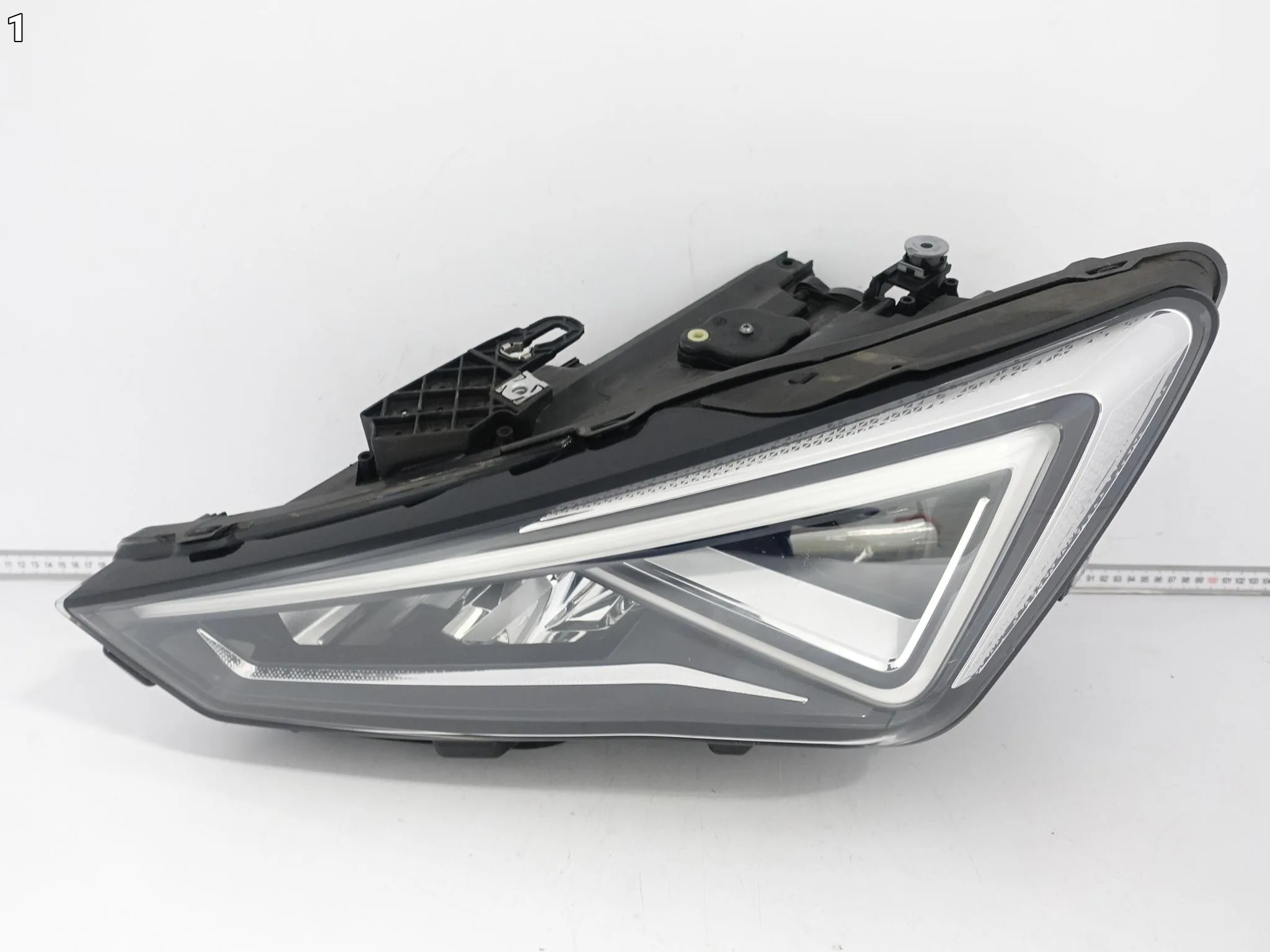 CUPRA FORMENTOR 5FG / SEAT LEON IV 4 20-24 LAMPA FULL LED LEWA PRZÓD EUROPA 383566ea52172168545ed832063e72b3