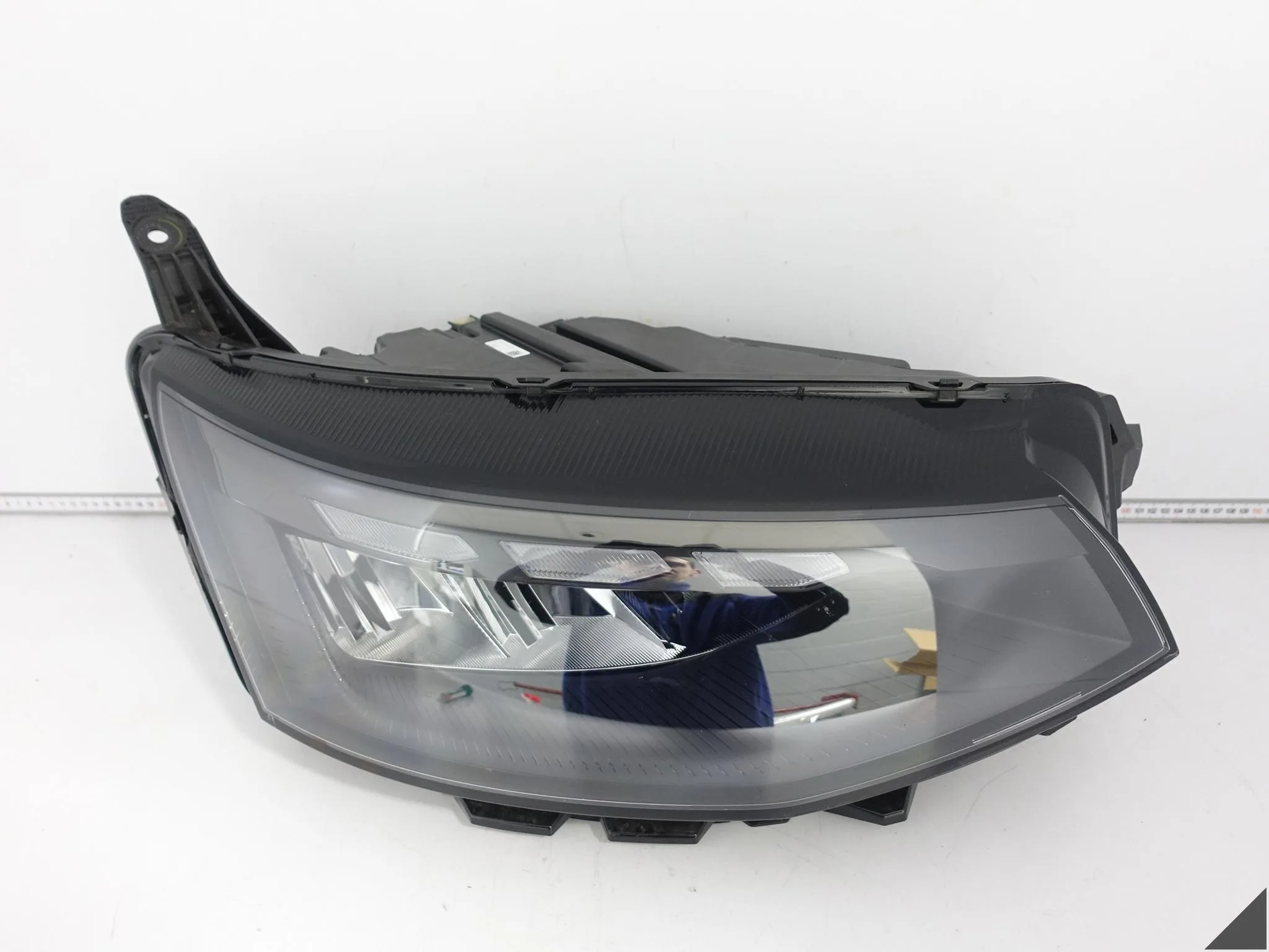 VW TRANSPORTER T7 7T0 7T1 24- LAMPA PÓŁ LOW LED PRAWA PRZÓD EUROPA 0c11f78f381ca47234f38a431a379acd
