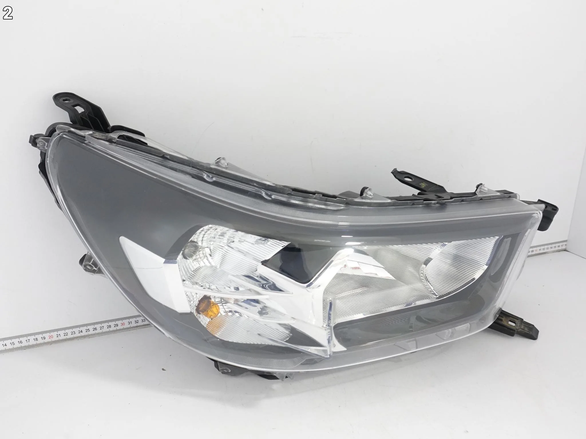 TOYOTA HILUX VIII 8 20-24 LIFT LAMPA PRAWA ZWYKŁA HALOGEN PRZÓD EUROPA 766f324abc1124f6a2fb1551e0cdf6ec