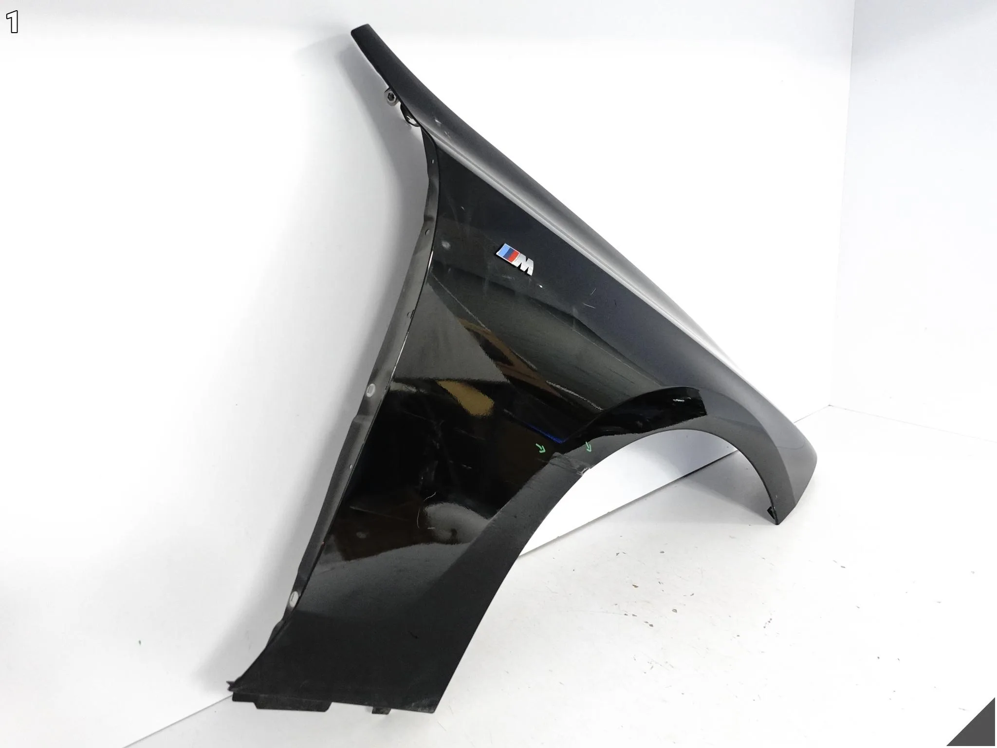 BMW 7 i7 G70 22- BŁOTNIK FENDER PRAWY PRZÓD a6681ec9d40c7be77e01c2911a076828