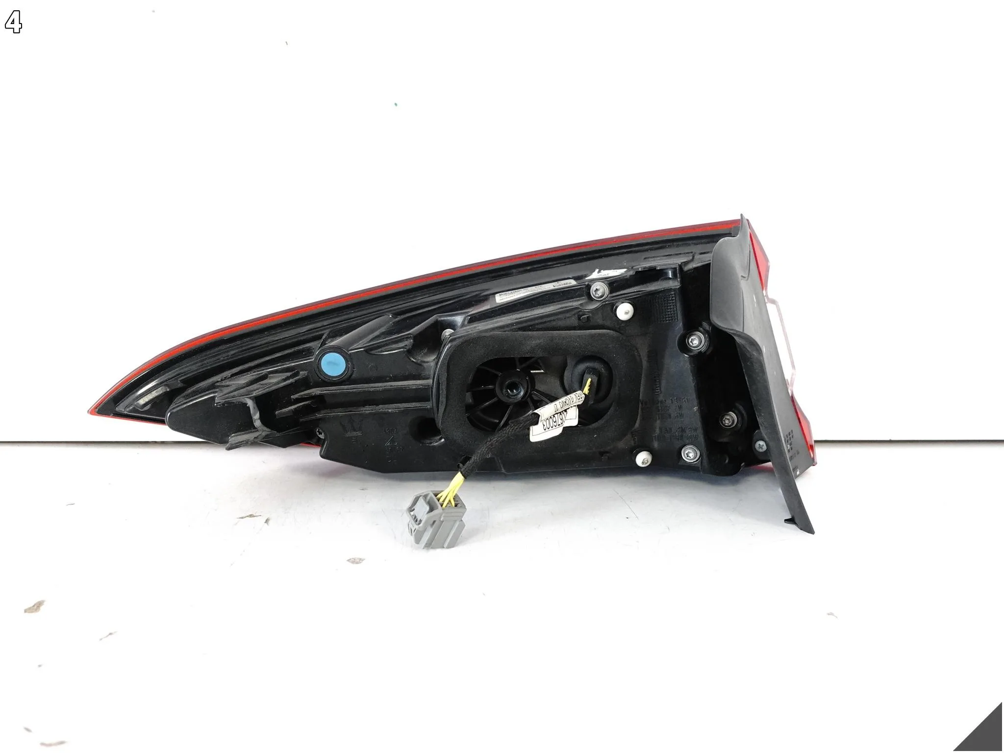 MASERATI LEVANTE M161 16-21 LAMPA LED W BŁOTNIK PRAWA TYŁ EUROPA 20670205 eb7037d3dd5d487969628429b275b492