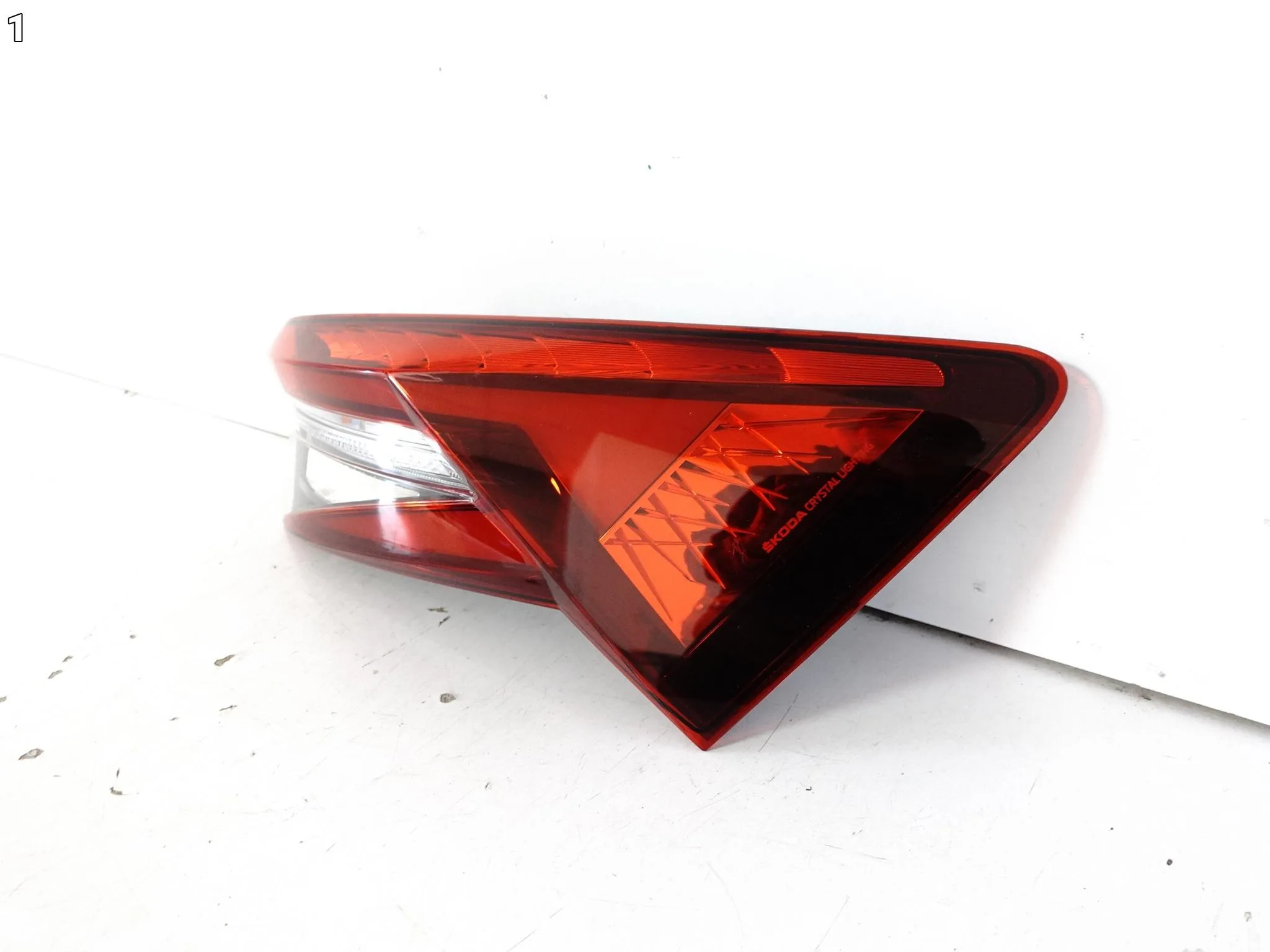SKODA KODIAQ I 1 565 LIFT 21-24 LAMPA LED PRAWA TYŁ EUROPA 643bd807aa5e044e7027b7a35c204608