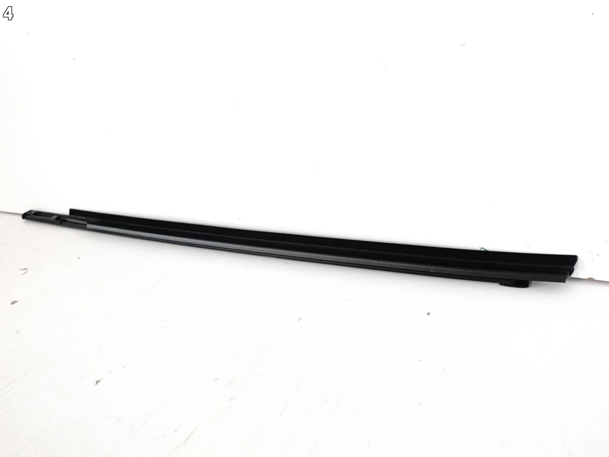 TOYOTA YARIS III 3 LIFT 14-20 LISTWA ZGARNIAJĄCA SZYBY TYŁ PRAWA CHROM 749be64067227f52c7104c96329c73ac