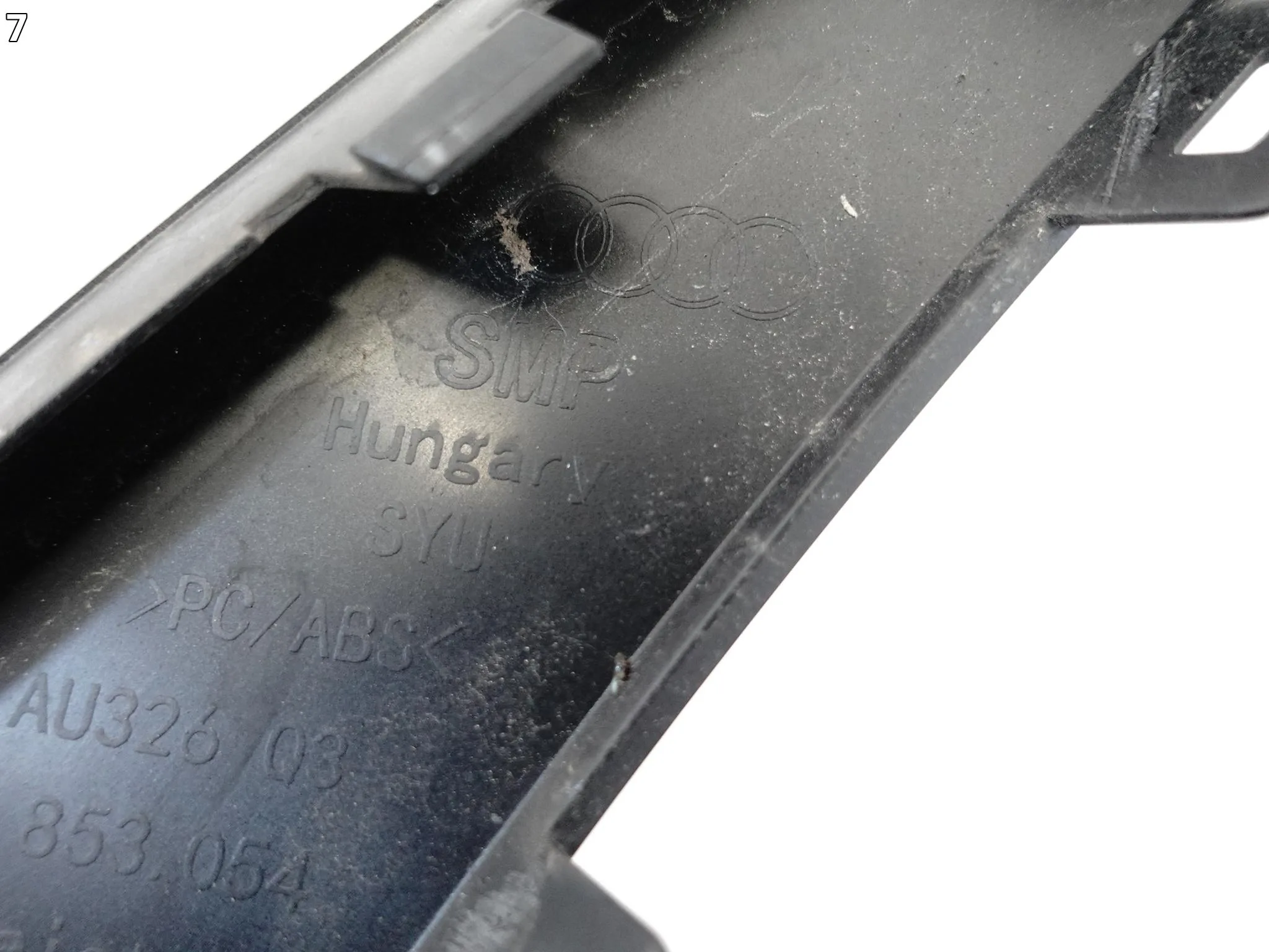 AUDI Q3 II F3 83A BASIS 18-25 LISTWA OSŁONA RAMKA NA ZDERZAK PRAWA PRZÓD 13f3729eef85ec6fc06e4c19c15ea844
