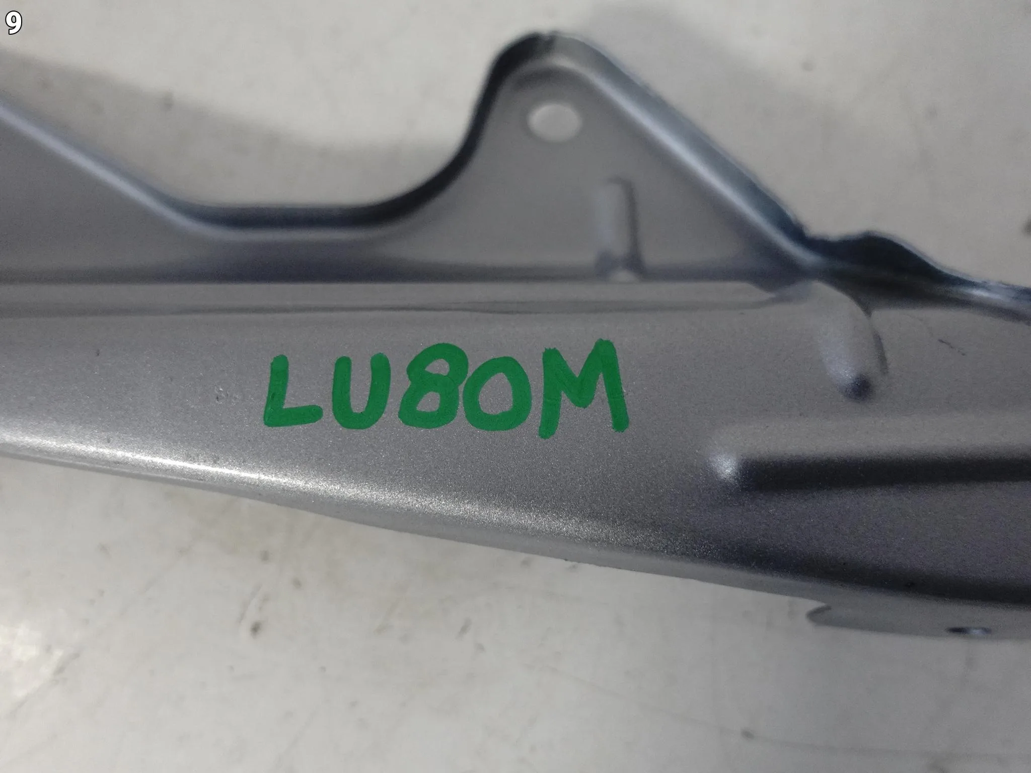 AUDI Q4 E-TRON 89A 21- ŚLIZG MOCOWANIE WSPORNIK UCHWYT W BŁOTNIK PRZÓD LEWY 7e87085272ff8f027d35f3d24db517e5