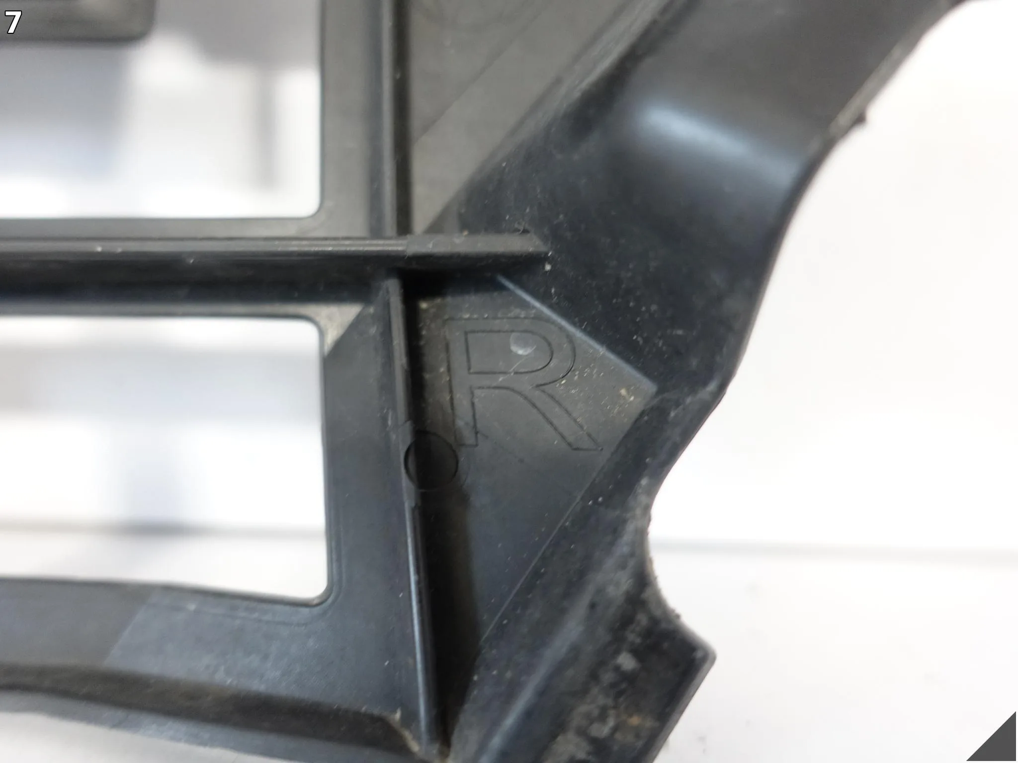 VW PASSAT B8 3G0 LIFT 18-23 ZWYKŁY ŚLIZG MOCOWANIE W ZDERZAK PRZÓD PRAWY 494071f93965732f04f5662a10a2c6ee