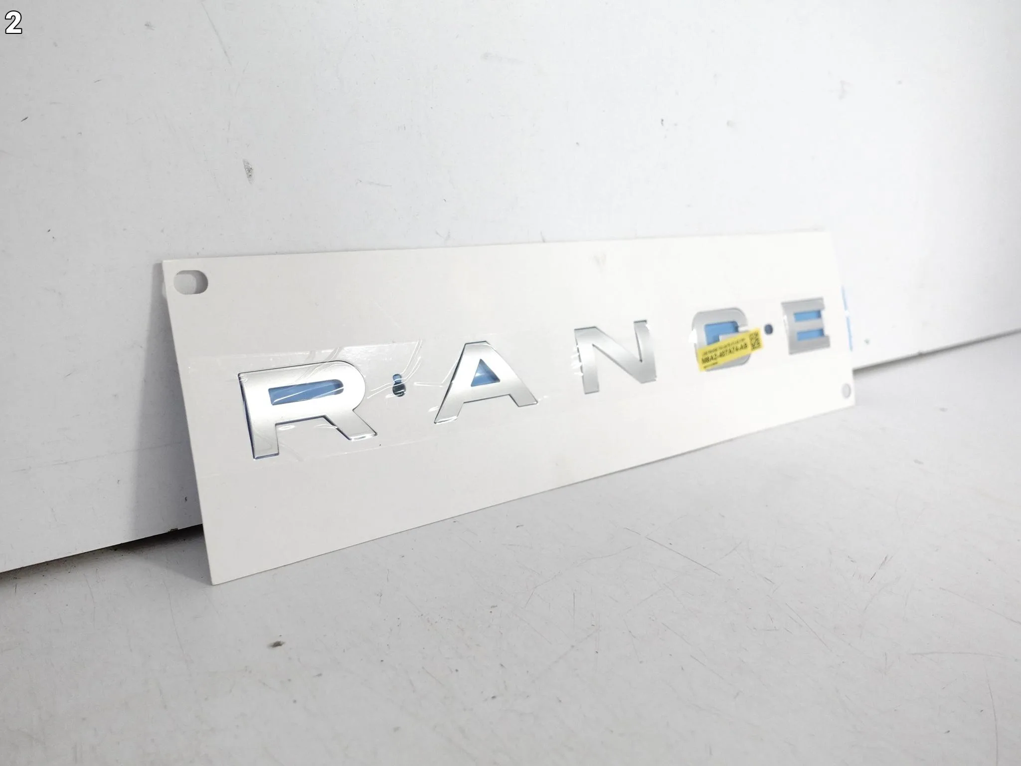RANGE ROVER VELAR L560 17- ZNACZEK EMBLEMAT KLAPA BAGAŻNIKA NOWY ORG 21MY 5277e09602f4812a633c5a9d1faee018