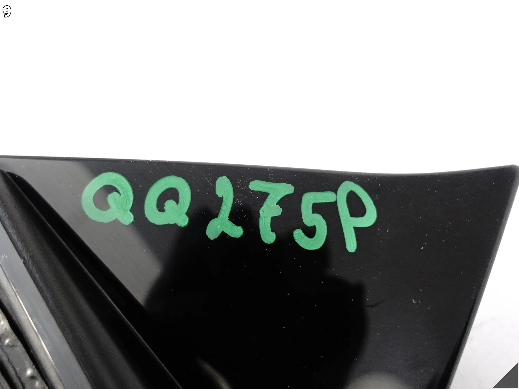 BMW M3 G80 COMPETITION 20- LISTWA KRATKA NAKŁADKA BŁOTNIKA LEWA PRZÓD f307f375558a50e245c34a2ff4fa8208