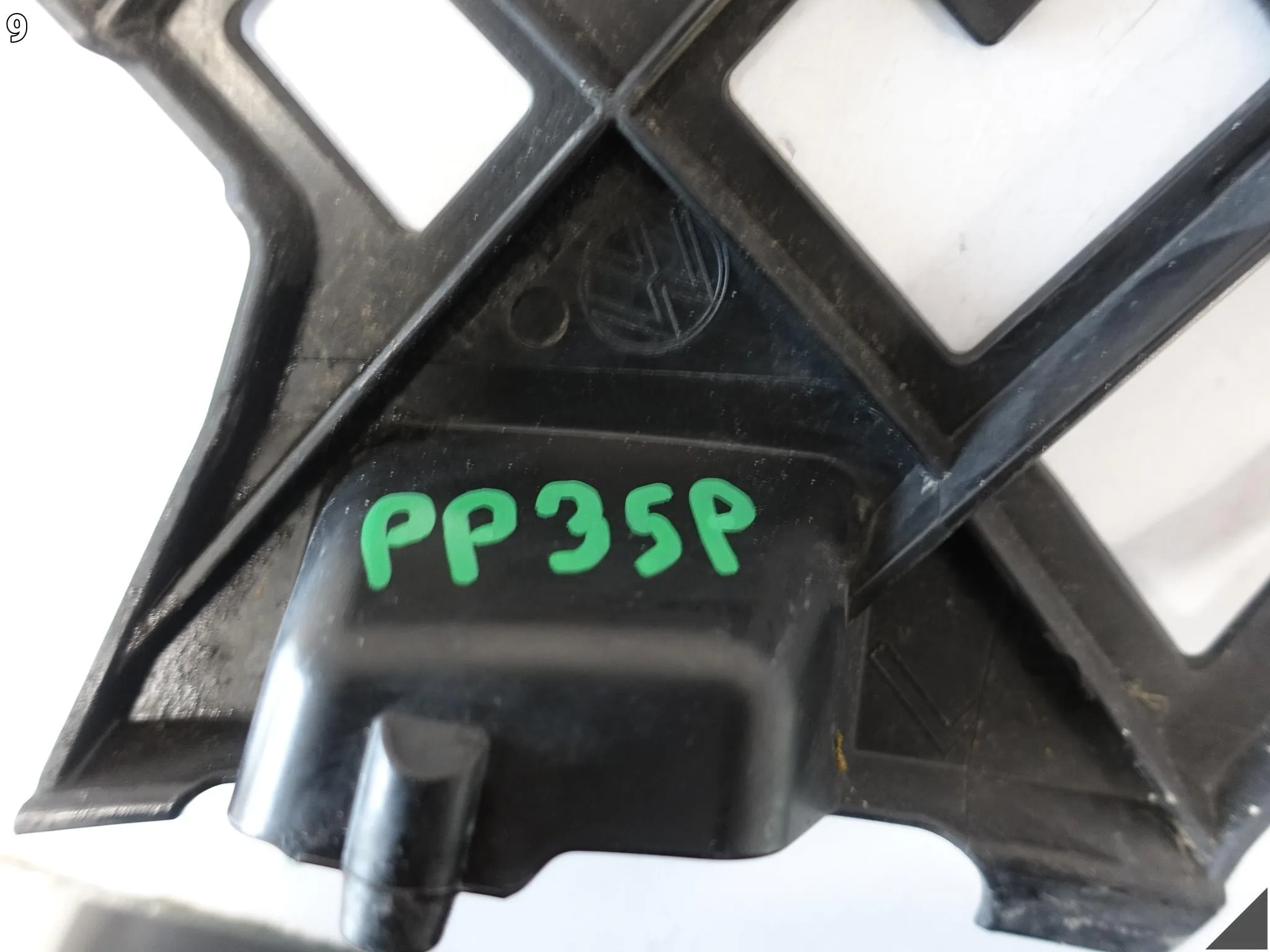 VW PASSAT B8 3G0 LIFT 18-23 ZWYKŁY ŚLIZG MOCOWANIE W ZDERZAK PRZÓD LEWY 5e8ab15c96990033aad415c4c81d2cd6