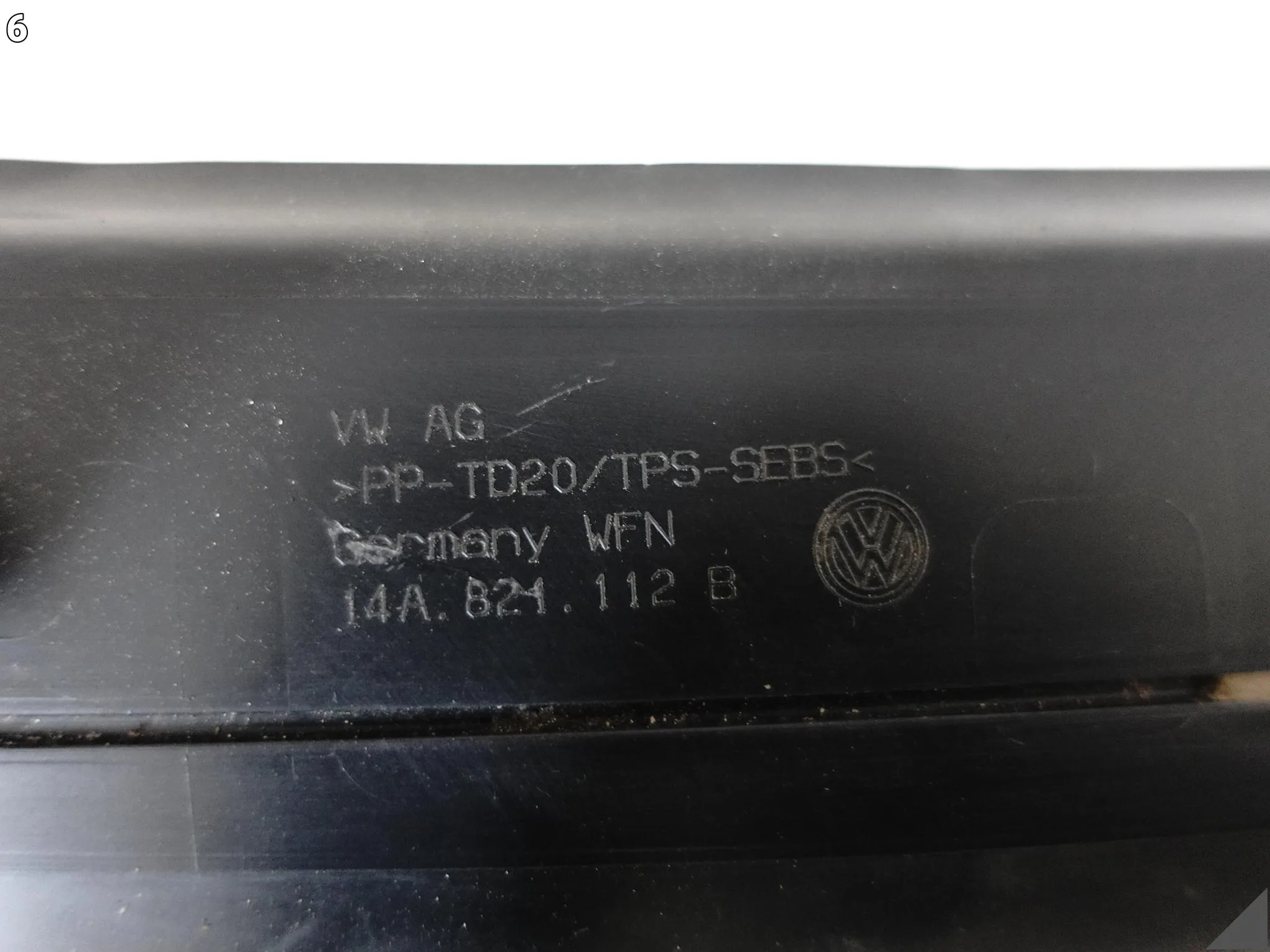 VW ID7 ID.7 14A 23- OSŁONA WYGŁUSZENIE LISTWA W BŁOTNIK PRZÓD PRAWA ORG c7ecf3ca417325683d2ed37969ce294d