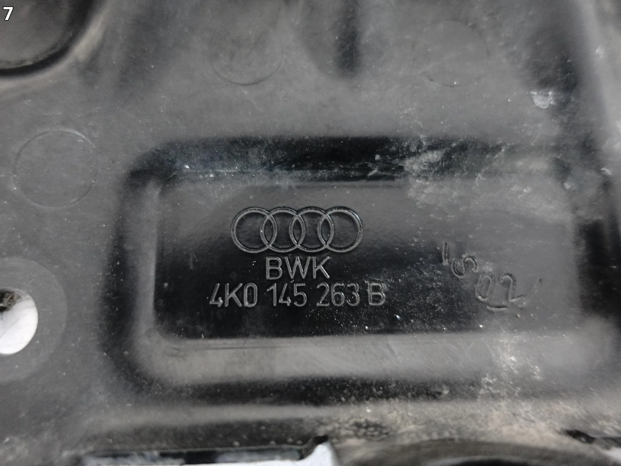 AUDI RS6 4K0 RS7 4K8 C8 19-25 WSPORNIK UCHWYT MOCOWANIE INTERCOOLER PRAWY fb90c099b5d27f8221e69aed422f6bb2