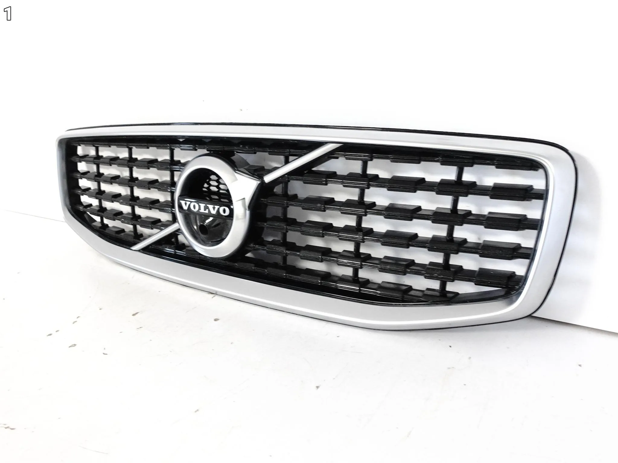 VOLVO V60 II S60 III R-DESIGN 18- GRILL ATRAPA KRATKA W ZDERZAK PRZÓD 8ad38c366f0f54d1f5b2a3458fbebb9b