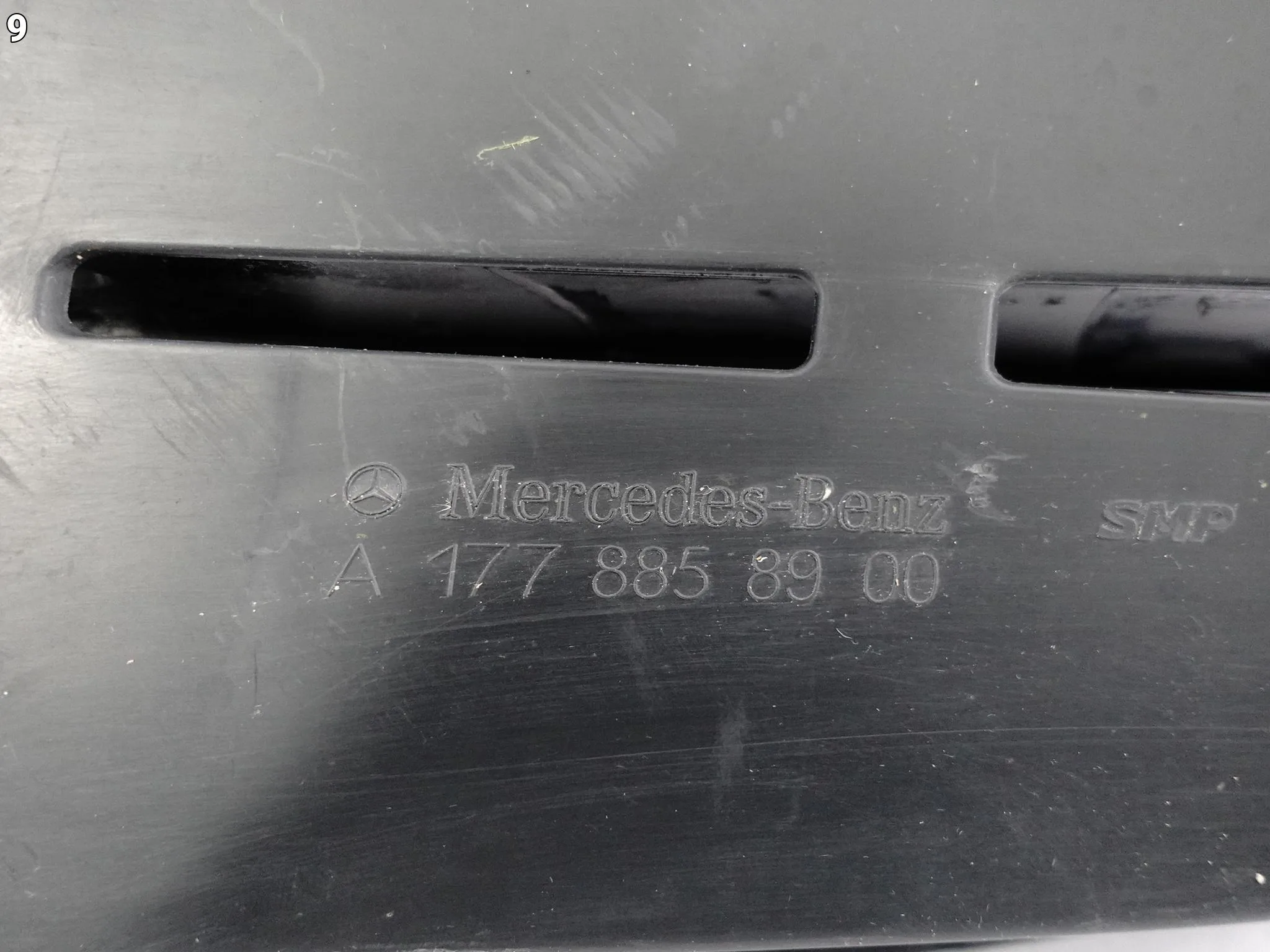 MERCEDES A-KLASA W177 45 A45 AMG 18- KRATKA WLOT LISTWA ZDERZAK PRZÓD LEWA f675858b749589c129223c1966ffee6f