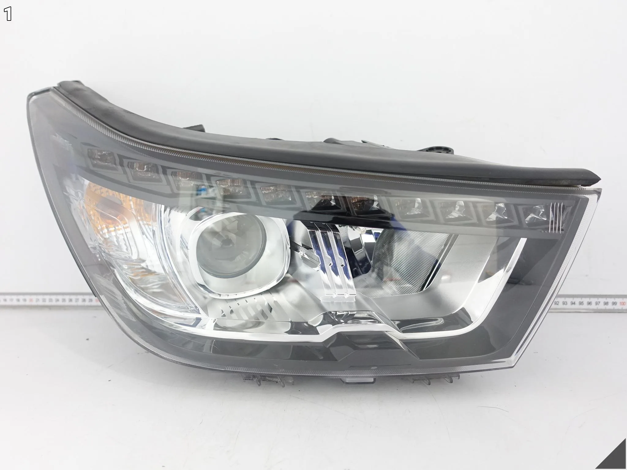 SSANGYONG TIVOLI 15-19 LAMPA ZWYKŁA HALOGEN + LED DRL PRAWA PRZÓD EUROPA f6917e721eafa59d8bbf595aa01a1a1f