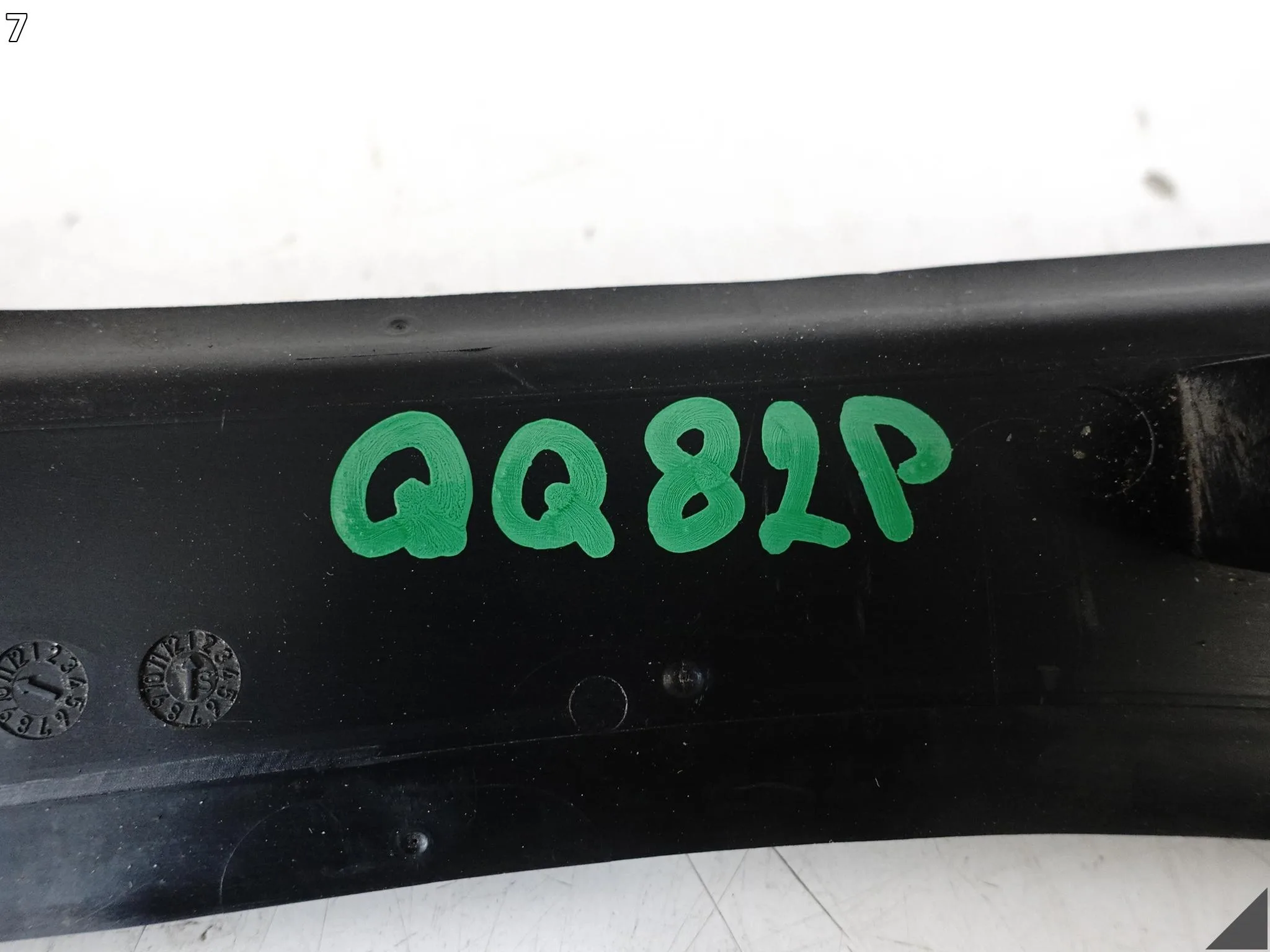 VW ID7 ID.7 14A 23- OSŁONA WYGŁUSZENIE LISTWA W BŁOTNIK PRZÓD PRAWA ORG 4a3e369a353bbd627fd1027fb70339f2