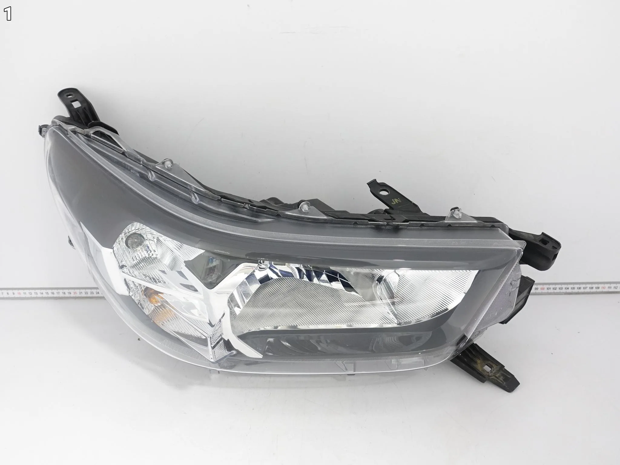 TOYOTA HILUX VIII 8 20-24 LIFT LAMPA PRAWA ZWYKŁA HALOGEN PRZÓD EUROPA b19a8e45ec4b49b93bafc3d00b4af38b