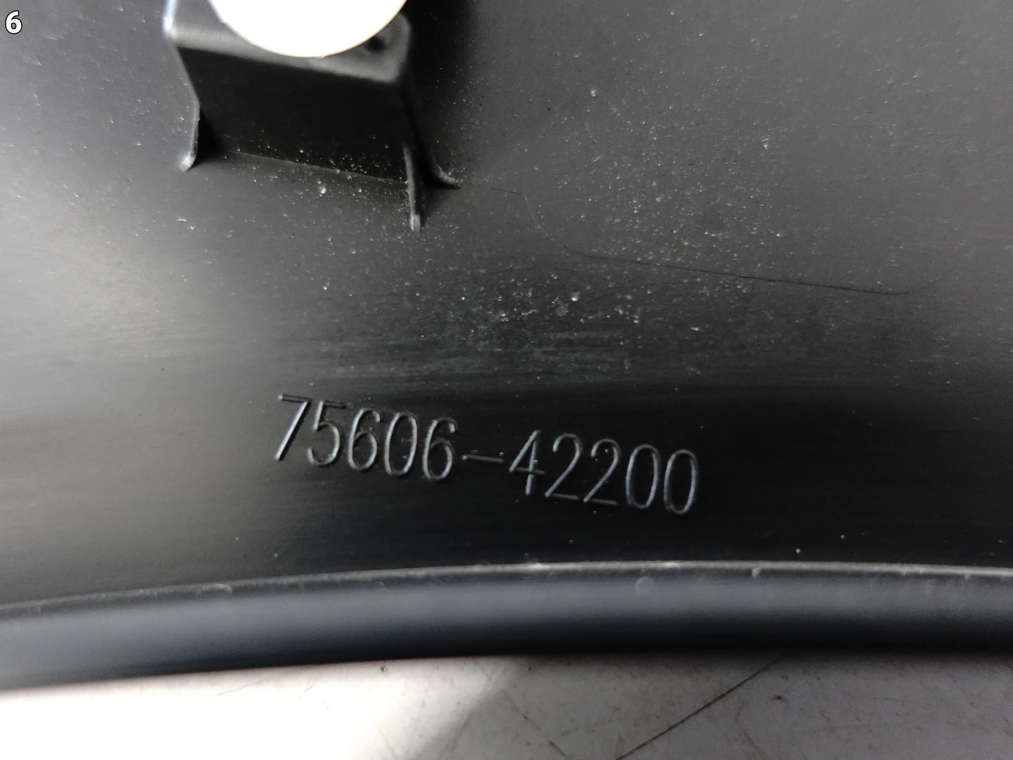 TOYOTA BZ4X SUBARU SOLTERRA 22- LISTWA OSŁONA NA BŁOTNIK TYŁ LEWA afe167ad510a935a7594727b77e77ddd