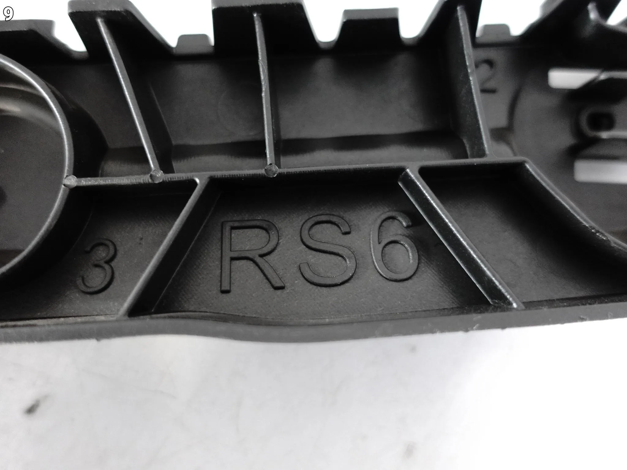 AUDI RS6 4G9 C7 AVANT KOMBI 13-18 ŚLIZG MOCOWANIE W ZDERZAK TYŁ LEWY ORG 56ec29745dfcf1e20c6214d38c8ea2a1