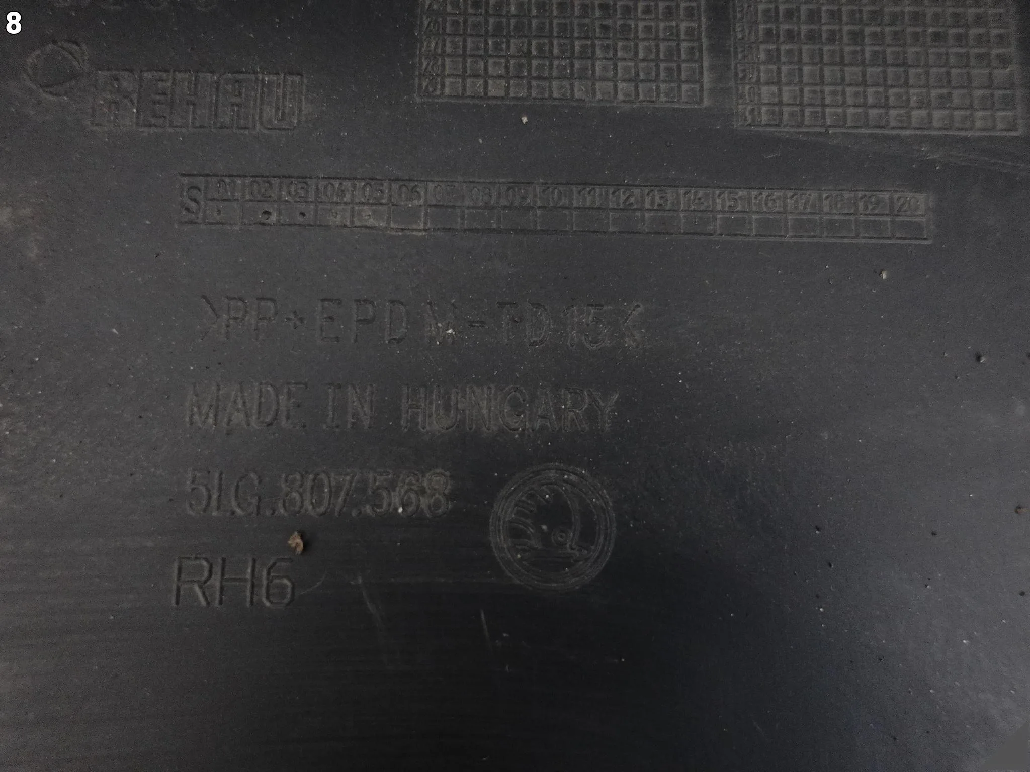 SKODA ENYAQ IV 5LA SUV 20-25 SPOILER DOKŁADKA DYFUZOR W ZDERZAK TYŁ (PDC) 9ceec46512287ea4682fdde54b745294