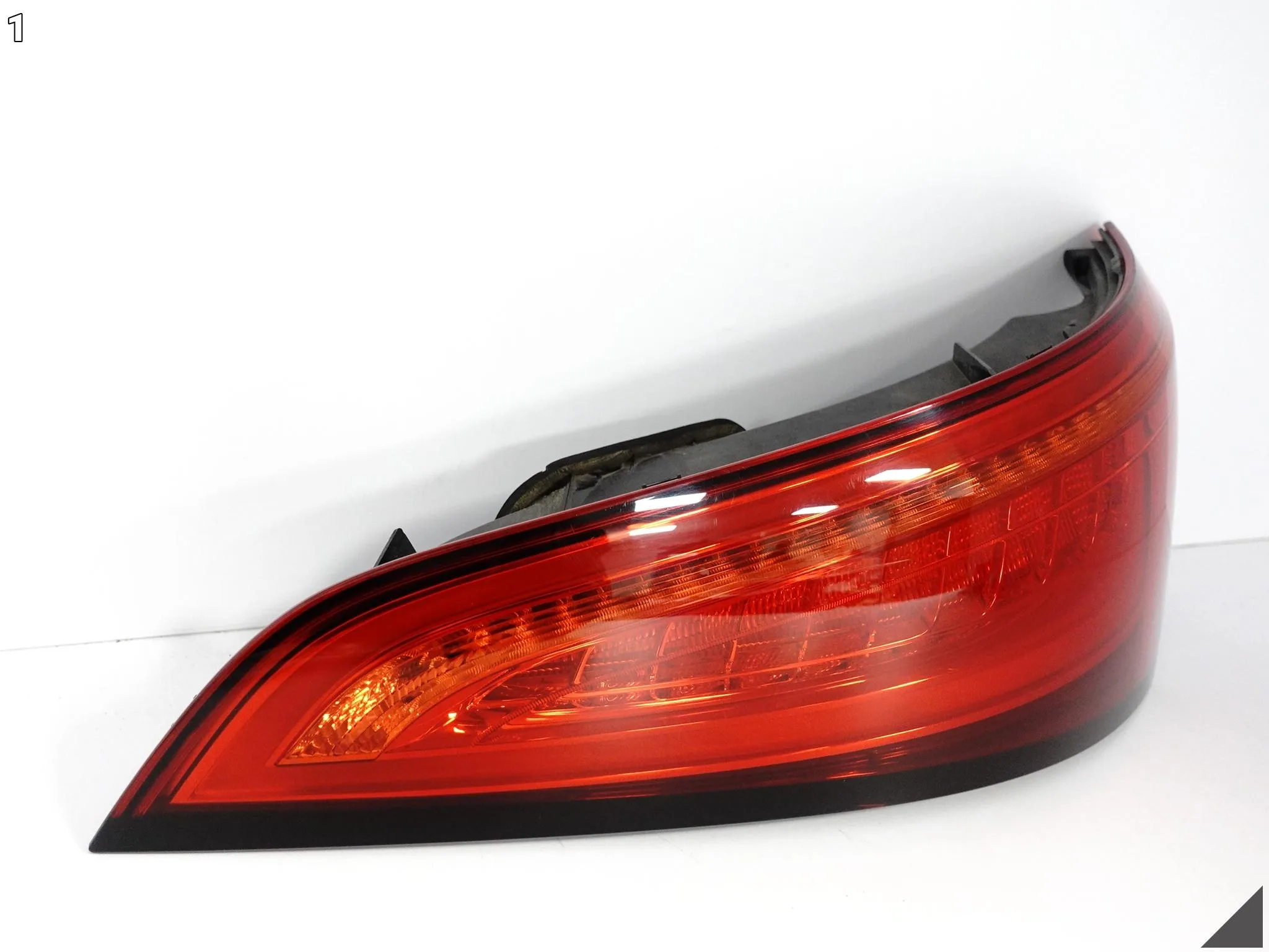 AUDI Q5 SQ5 8R0 LIFT 12-16 LAMPA LED W BŁOTNIK PRAWA TYŁ EU 8R0945094C SJ3 14f5e8130e1929e816c06893755248b1