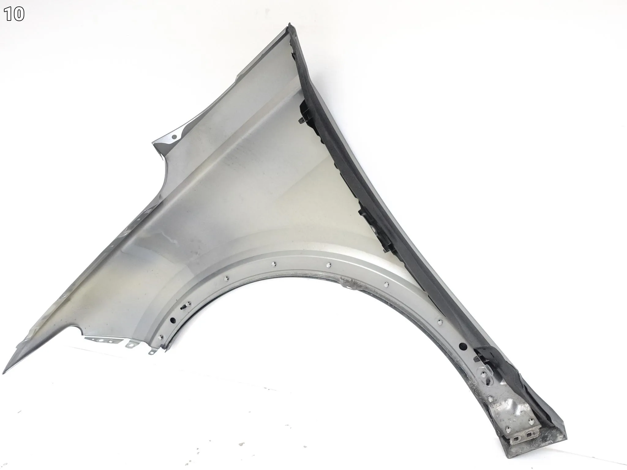 AUDI Q4 E-TRON 89A 21- BŁOTNIK FENDER LISTWA PRAWY PRZÓD 46b0590713a2707de0bc630d91c1dc5c