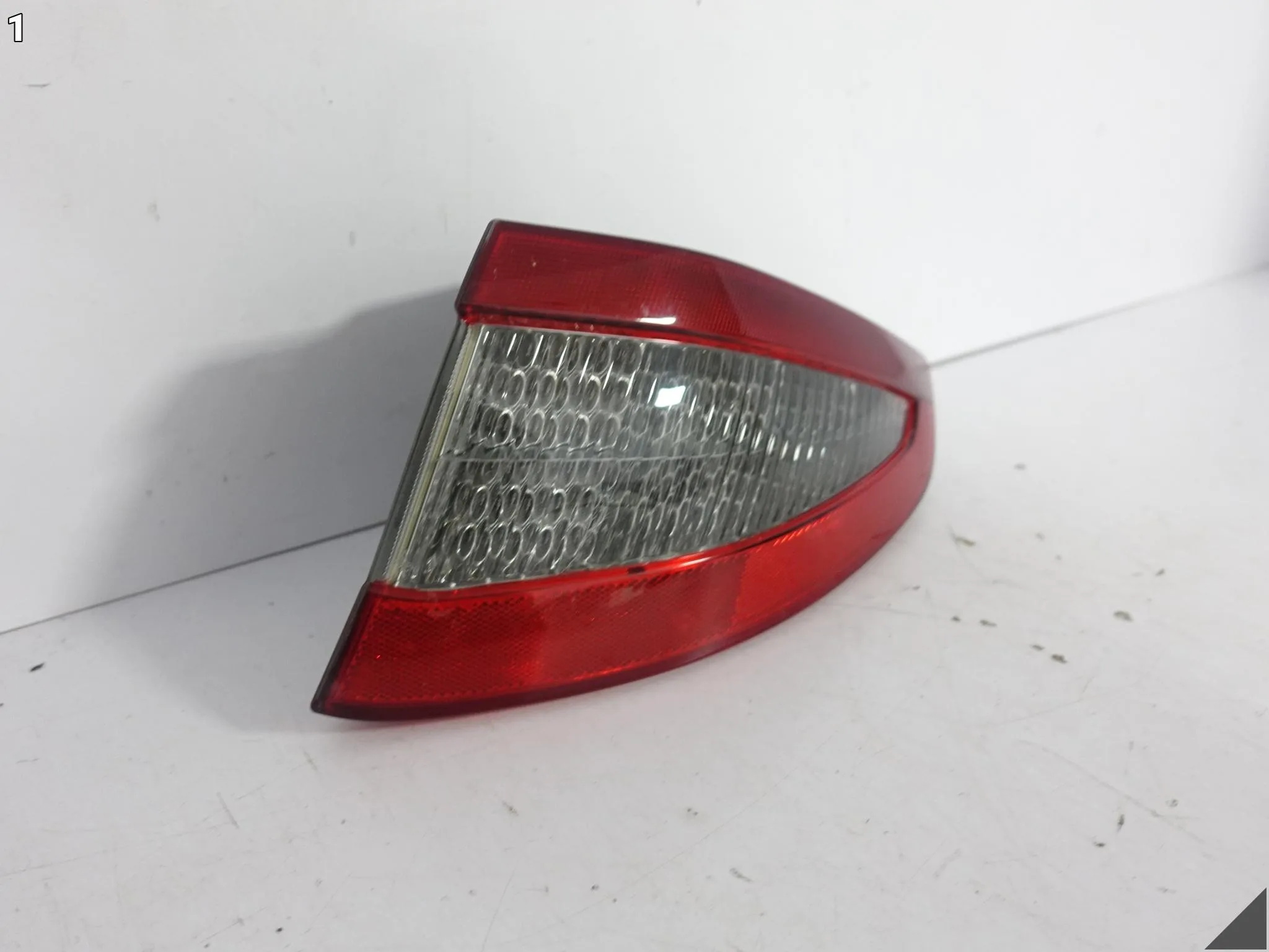 MASERATI GRANTURISMO M145 07-13 LAMPA LED W BŁOTNIK PRAWA TYŁ USA 6cfcf1898e192510206fe169ac4a72dd