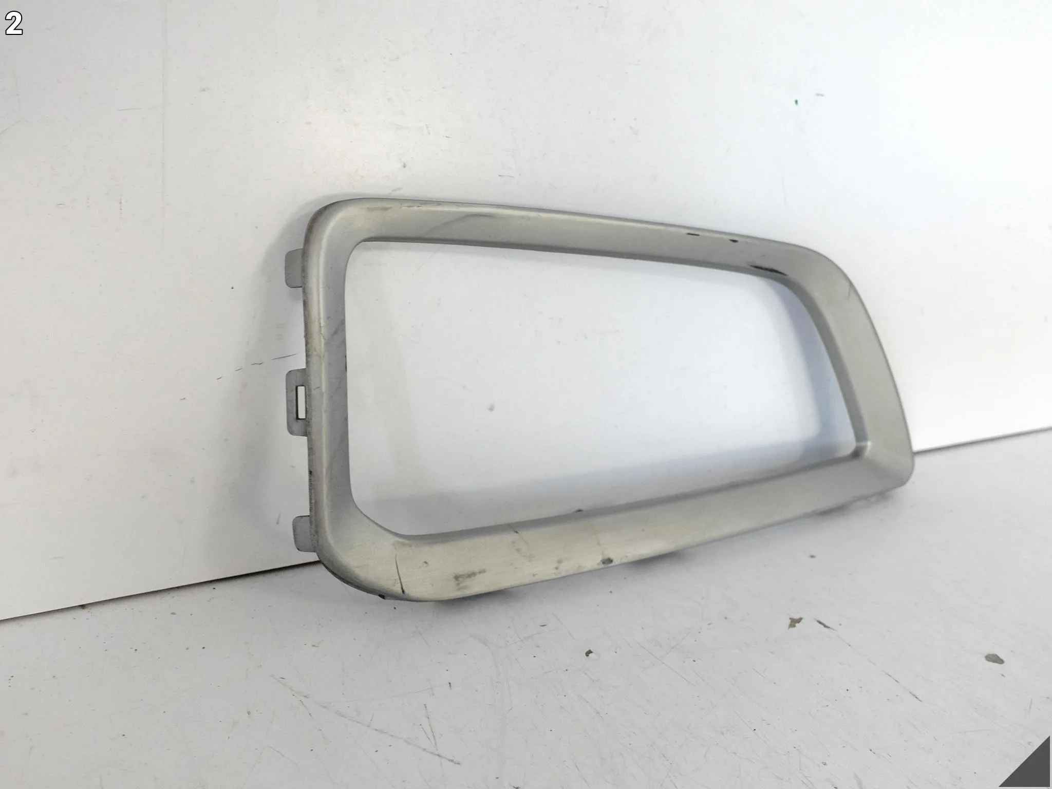 HYUNDAI KONA I 1 17-20 LISTWA RAMKA HALOGENU ATRAPA W ZDERZAK PRAWA PRZÓD 6a3b16db1a6a4f24a4701a1320627989