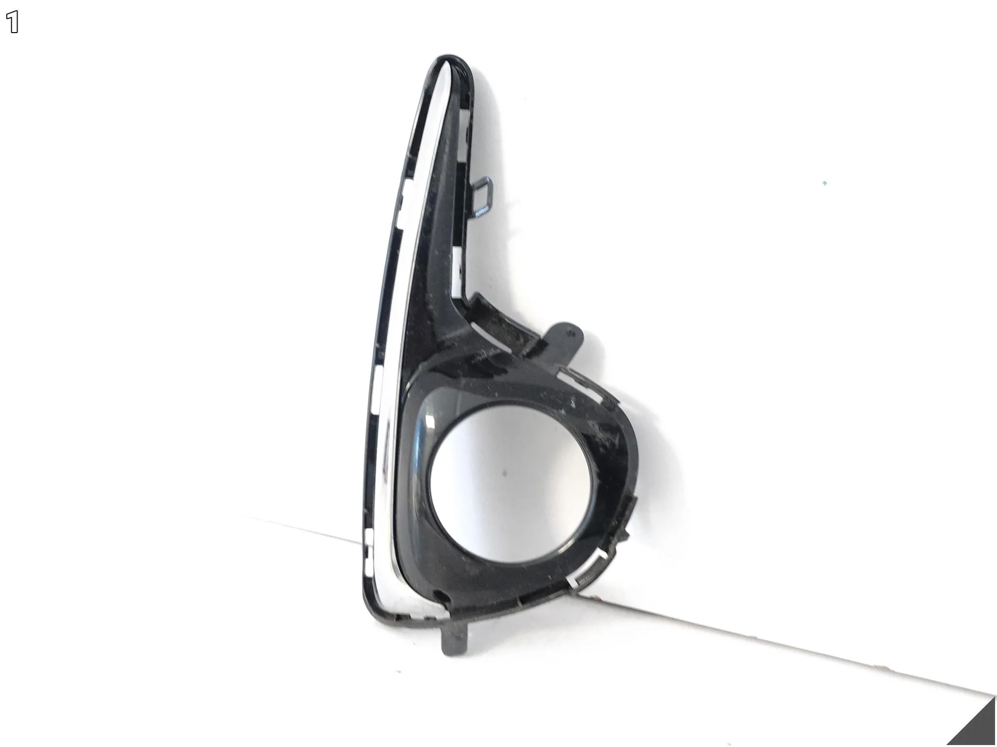 TOYOTA YARIS III 3 LIFT 17-20 KRATKA ATRAPA WLOT CHROM ZDERZAK PRAWA PRZÓD a5ee4b87a332f87fa096982e85e48f75
