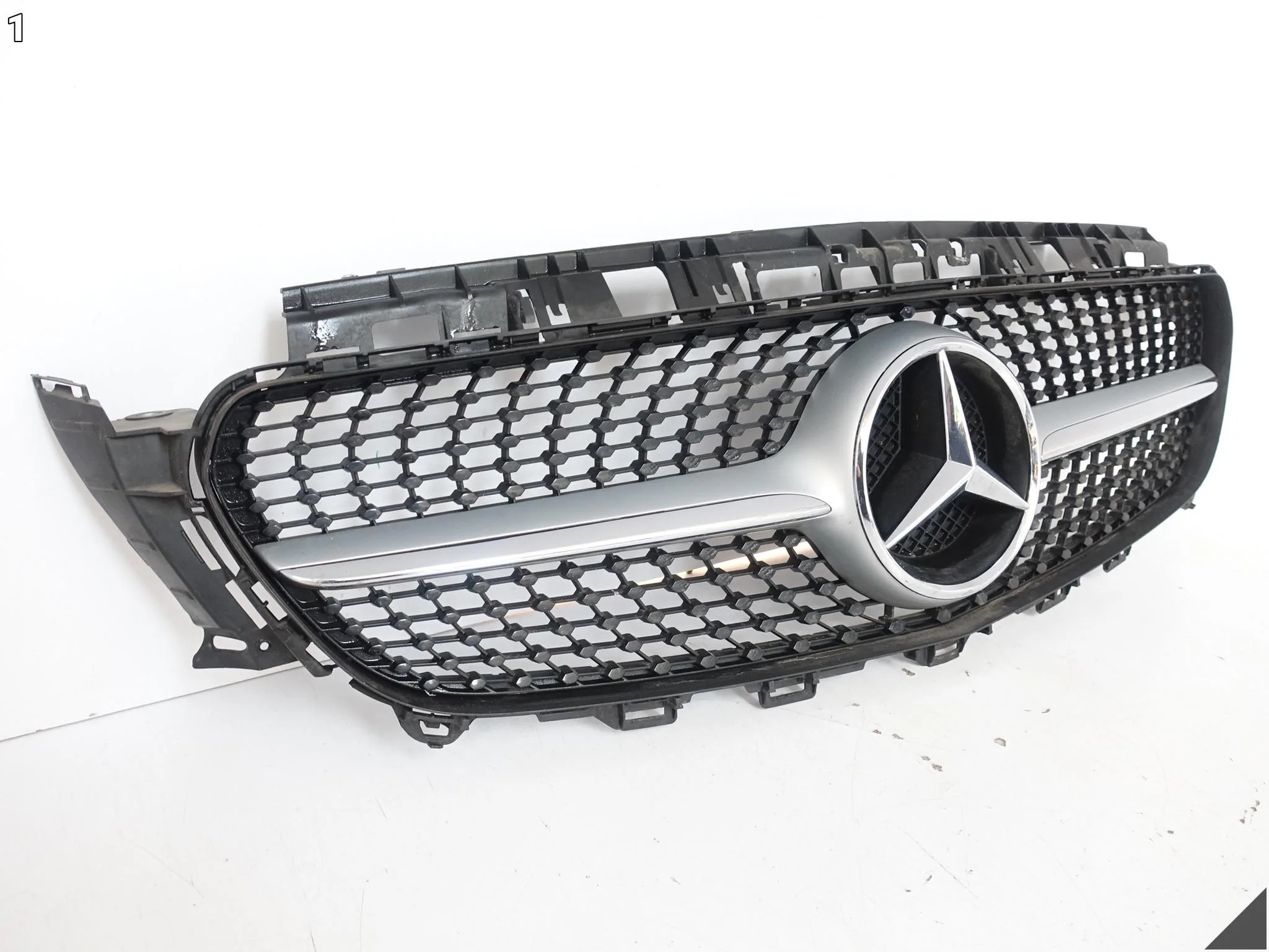 MERCEDES E-KLASA C238 COUPE A238 CABRIO 17-20 GRILL ATRAPA W ZDERZAK PRZÓD 3a397702026117990e808307d841d2fb