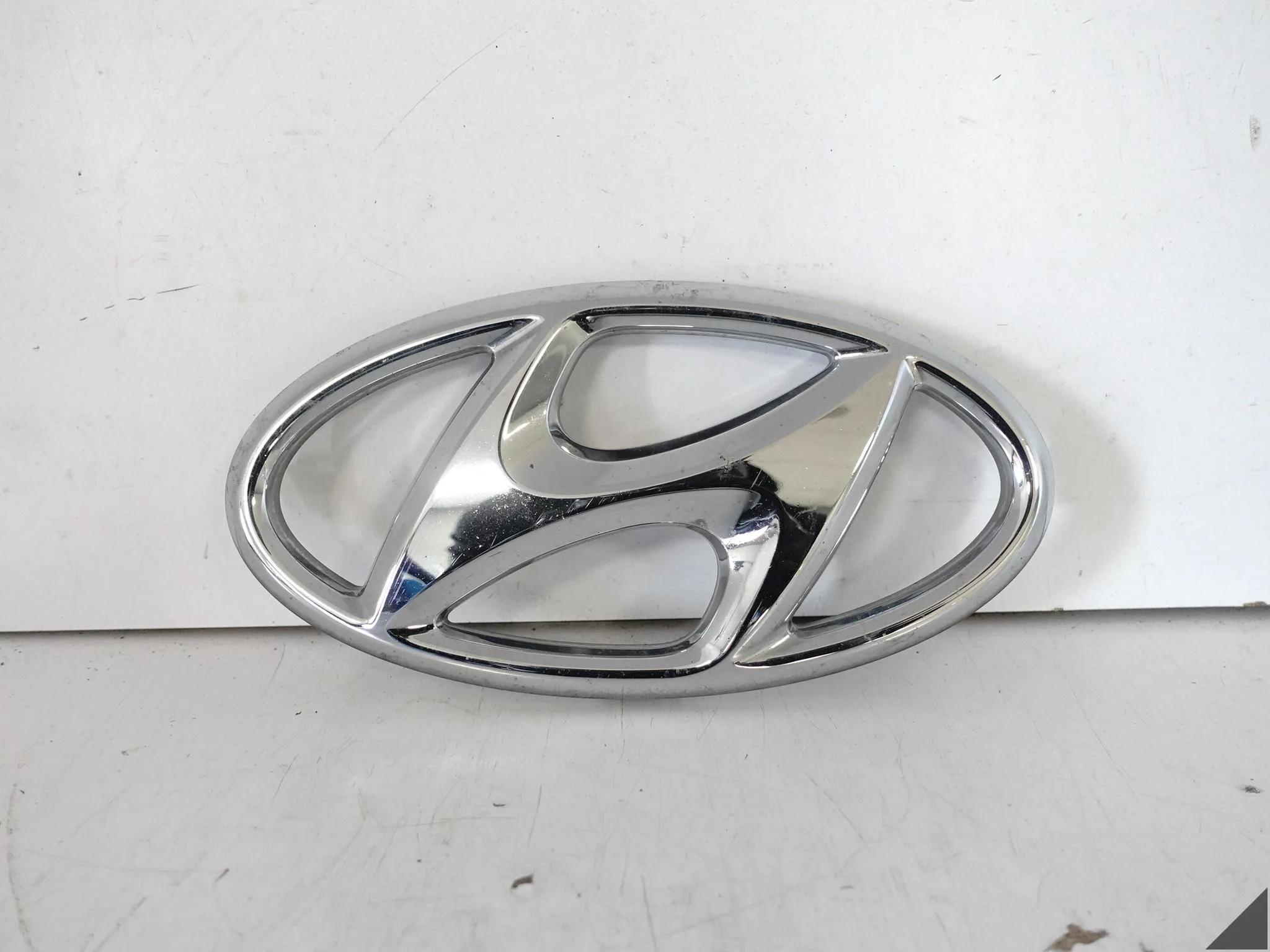 HYUNDAI KONA I 17-20 ZNACZEK LOGO EMBLEMAT GRILL ZDERZAK PRZÓD 86354-J9000 482626c3463be6ef3423a9c2439409fe