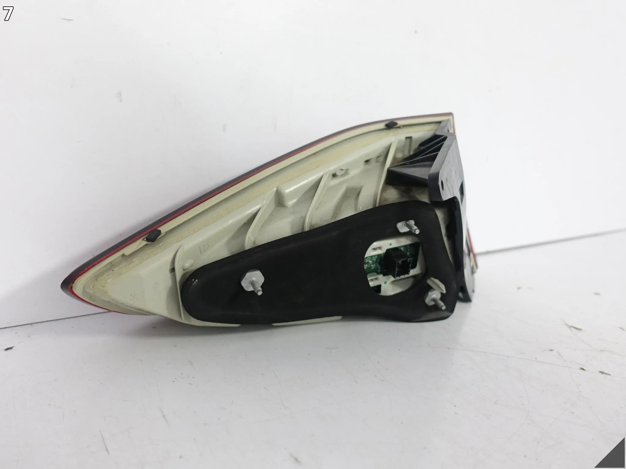 MASERATI GRANTURISMO M145 07-13 LAMPA LED W BŁOTNIK PRAWA TYŁ USA d3b2ac56fcc2855419cdf0733c558316