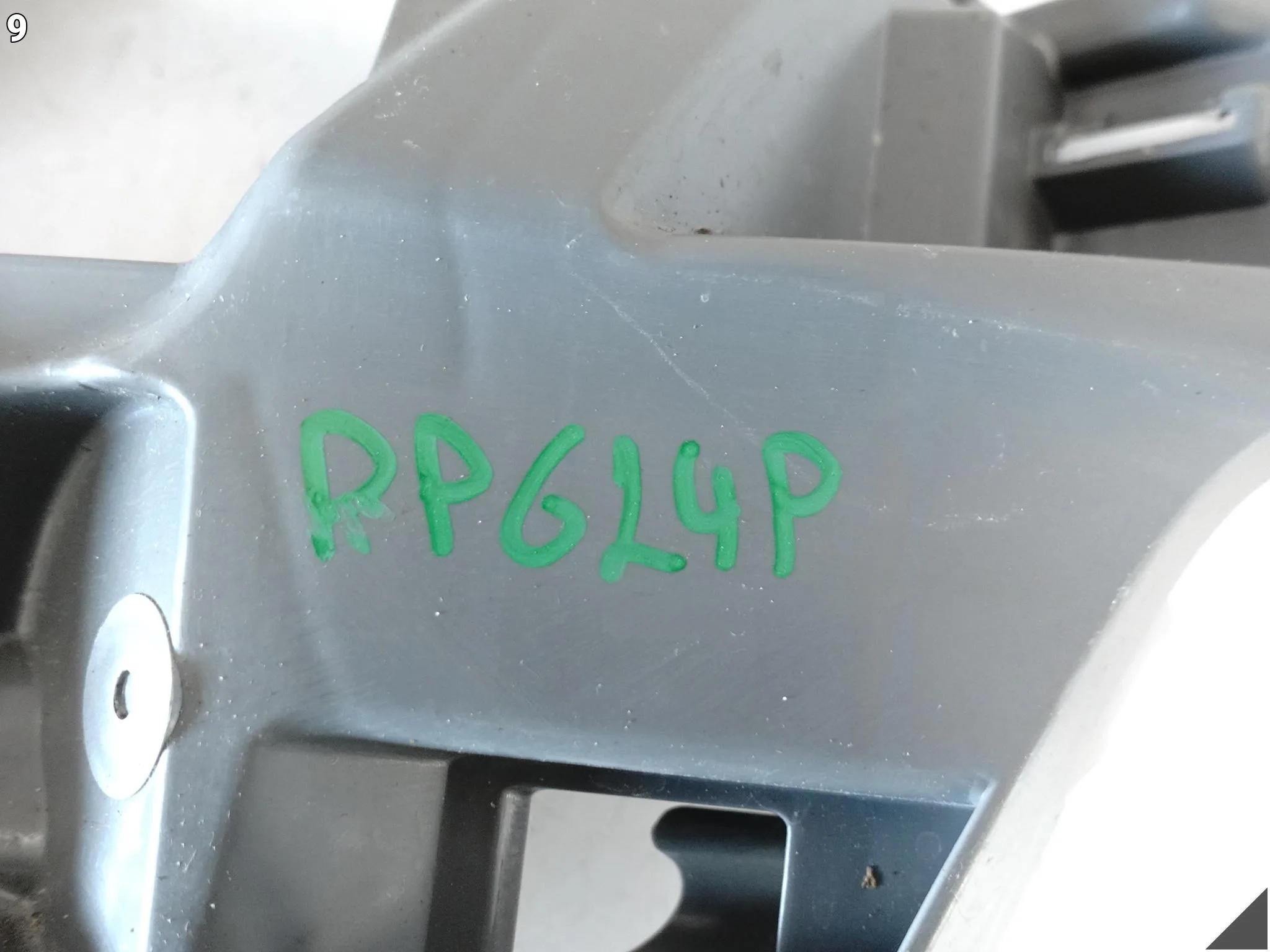 SKODA OCTAVIA IV 4 5E3 LIFT 24- ŚLIZG MOCOWANIE UCHWYT W ZDERZAK LEWY PRZÓD a427d7c7df06f14da2f58e45f30c5897