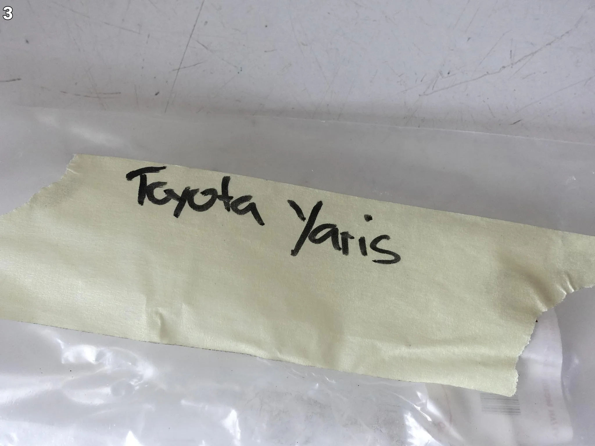 TOYOTA YARIS III 3 XP150 LIFT 14-17 ŚLIZG MOCOWANIE W ZDERZAK TYŁ LEWY ORG c84a6d32facca290919b9d04251f7752