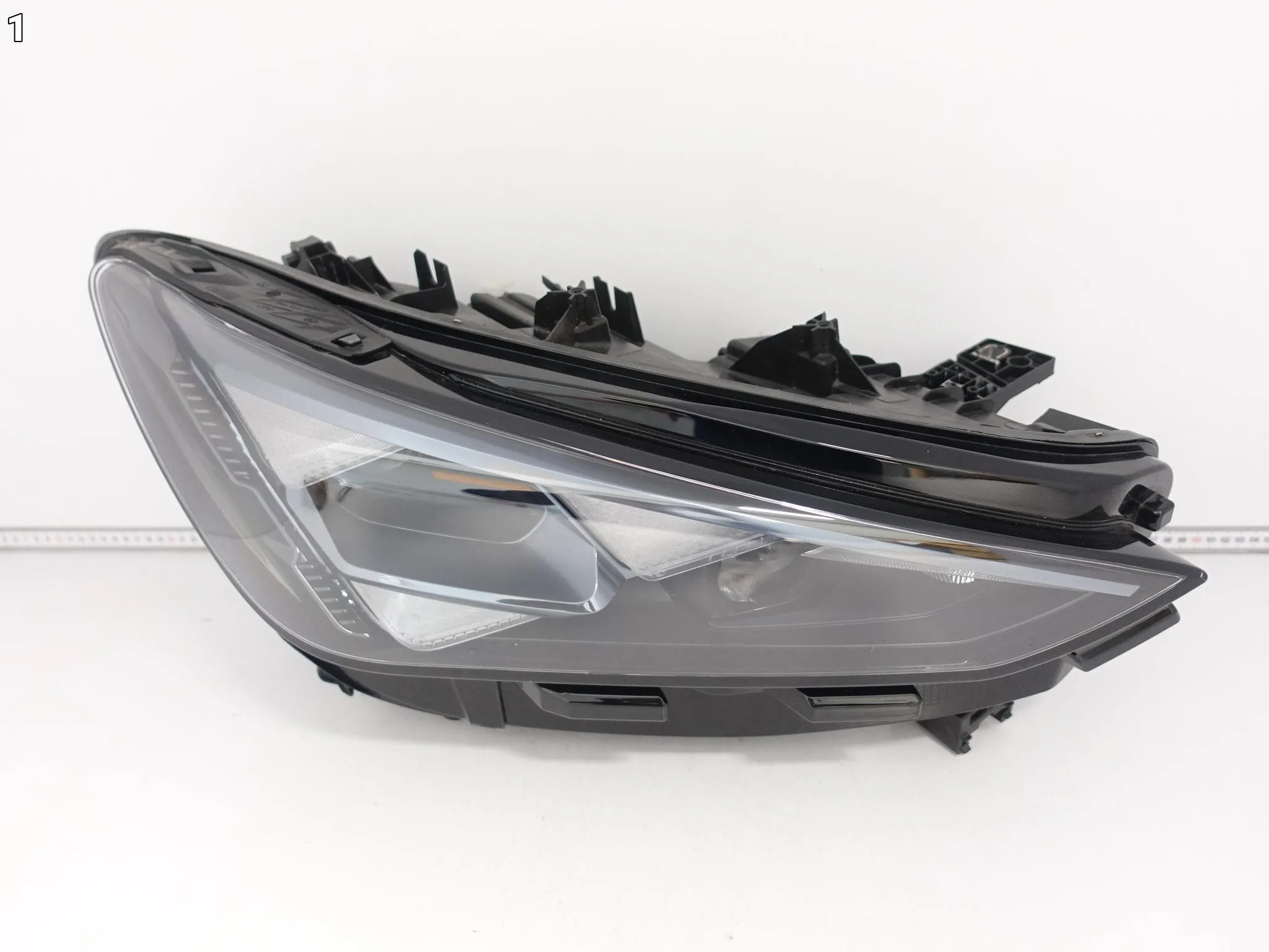 CUPRA TAVASCAN 11H 24- LAMPA FULL LED PRAWA PRZÓD EUROPA 0925726182bad1a47b79fed94365ddce