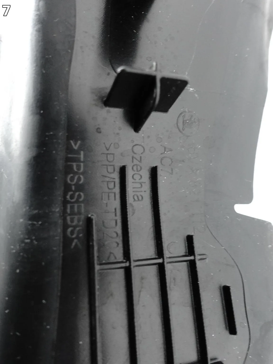 SKODA FABIA IV 6VA 21- LISTWA WYGŁUSZENIE USZCZELKA W BŁOTNIK PRZÓD PRAWA a5b37fe5151b5d9227843c99a8d33f42