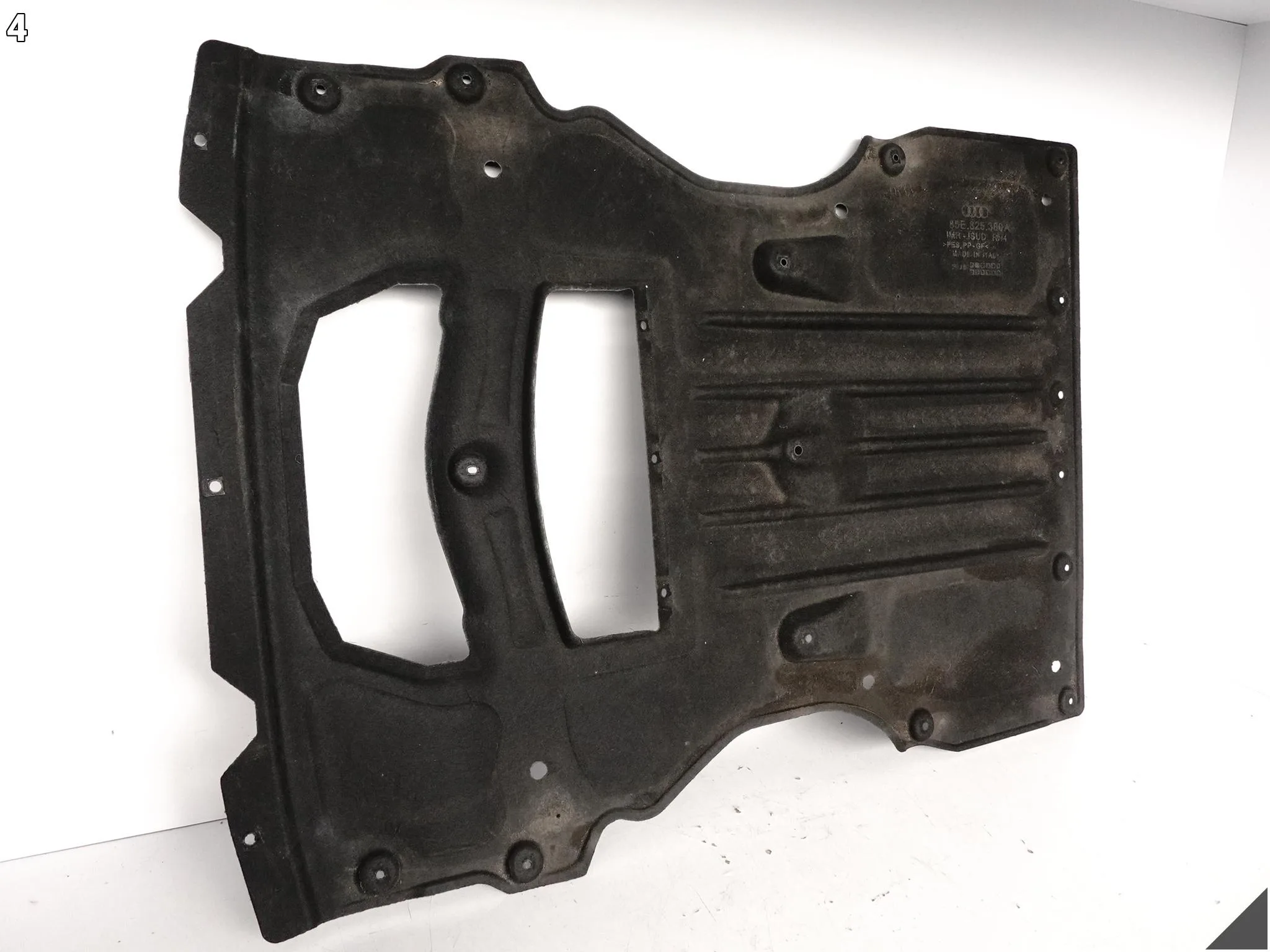 AUDI A6 E-TRON 85E 24- PŁYTA OSŁONA WYGŁUSZENIE PODWOZIA 85E825380A d592dfe20a17aa301bfd78570402dee2