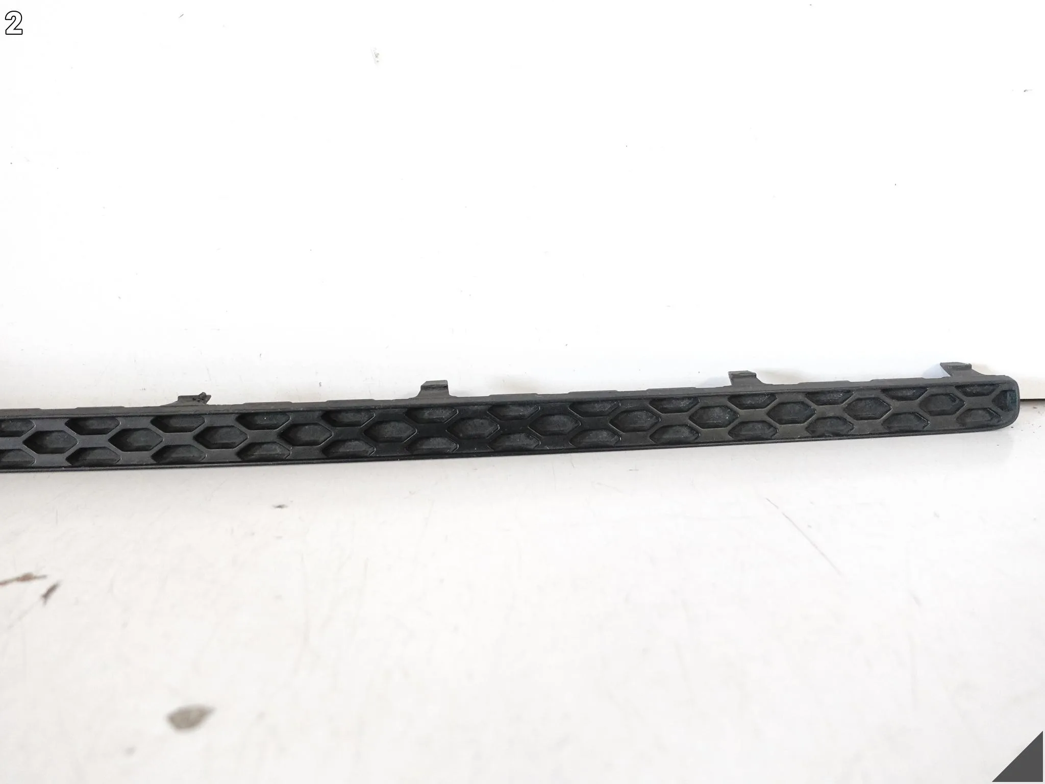 HYUNDAI KONA I 1 17-20 GÓRNA LISTWA OZDOBNA NAKŁADKA ZDERZAK PRZÓD b806d7baf17501a5f2b1345b00b60119