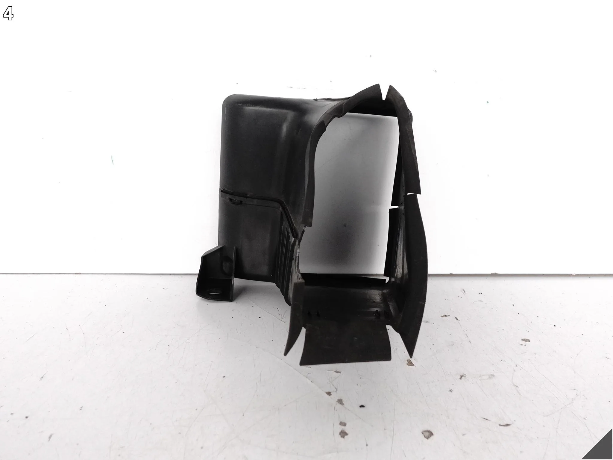 BMW 1 F40 19-24 KIEROWNICA POWIETRZA OBUDOWA WLOT CHŁODNICY PRZÓD LEWA 548765c31d443f48aaaea73f3804e7f0