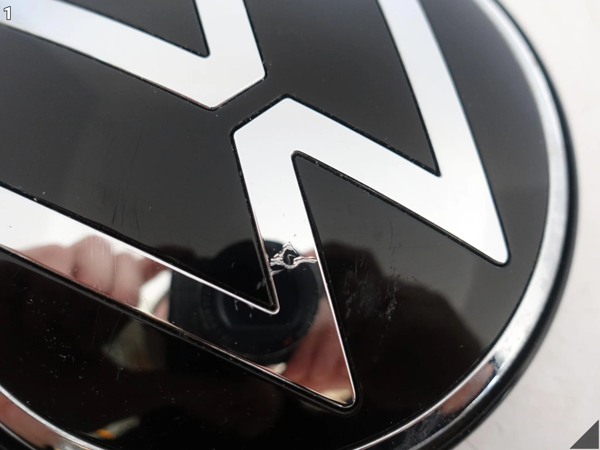 VW TRANSPORTER T7 7T0 7T1 25- ZNACZEK LOGO EMBLEMAT W ZDERZAK PRZÓD 2c8ebad95817df30954d36d9c324d469