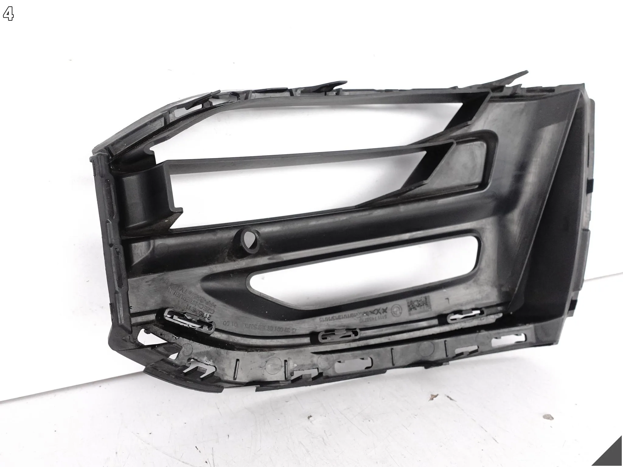 BMW 1 F40 19-24 KRATKA WLOT ATRAPA ZAŚLEPKA W ZDERZAK PRZÓD LEWA 5399236a25523c92dac33b9e81d95c32