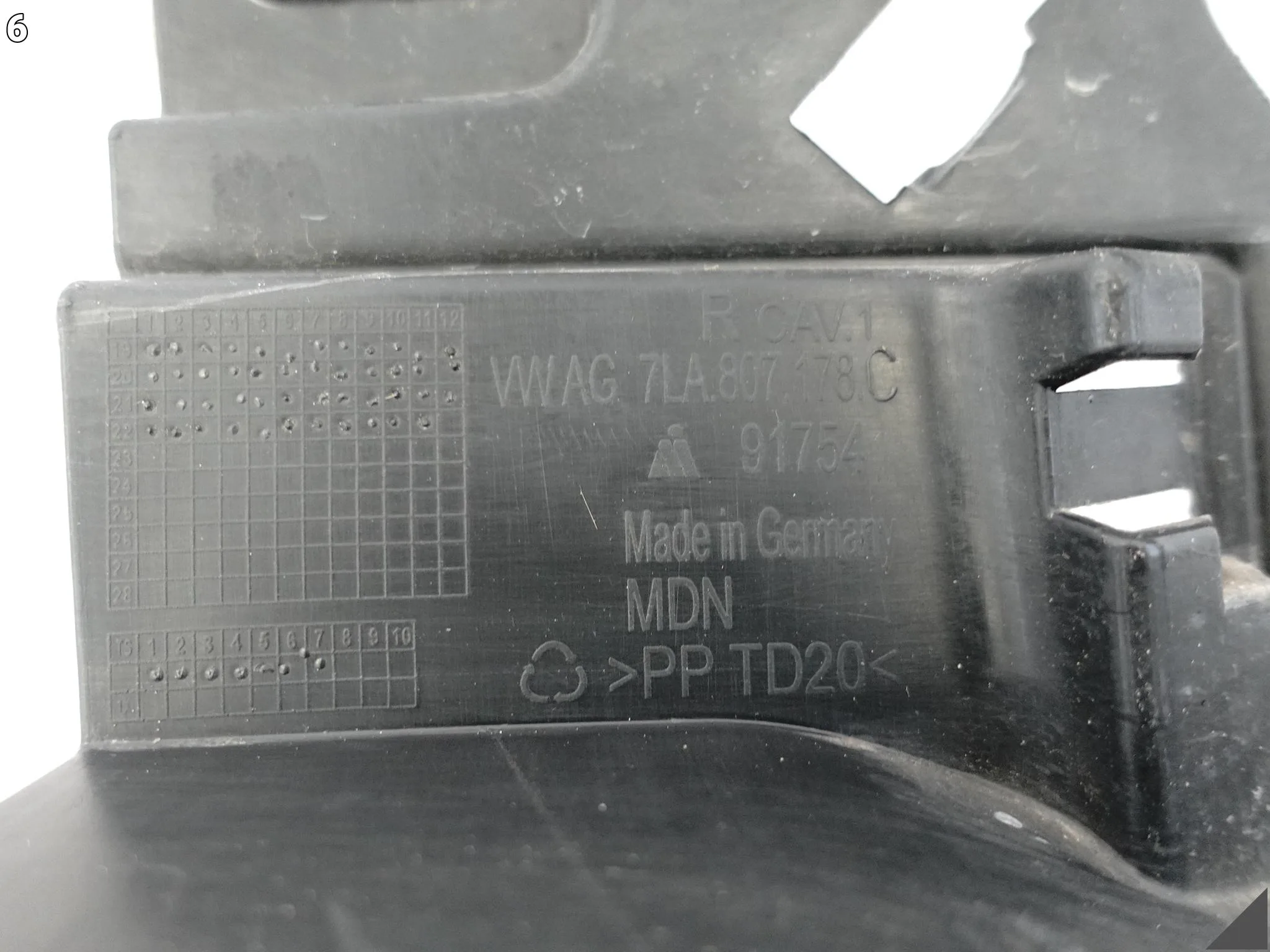 VW T6 T6.1 MULTIVAN LIFT 7L1 19-23 ŚLIZG MOCOWANIE ZDERZAKA PRZÓD PRAWY ecb5f33f5581abe66b759764e6c1f76c