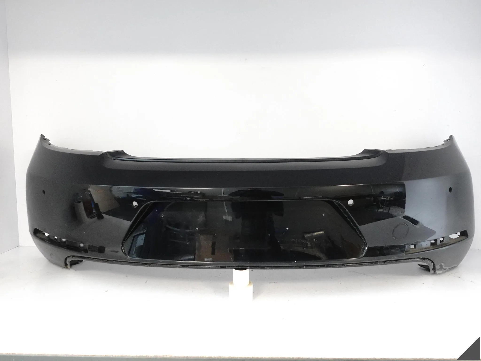 VW BEETLE 5C5 11-18 ZDERZAK BUMPER TYŁ (4 x PDC) 5C5807421J ca9eb700e1dd8c38d46f22c7d62ee62d