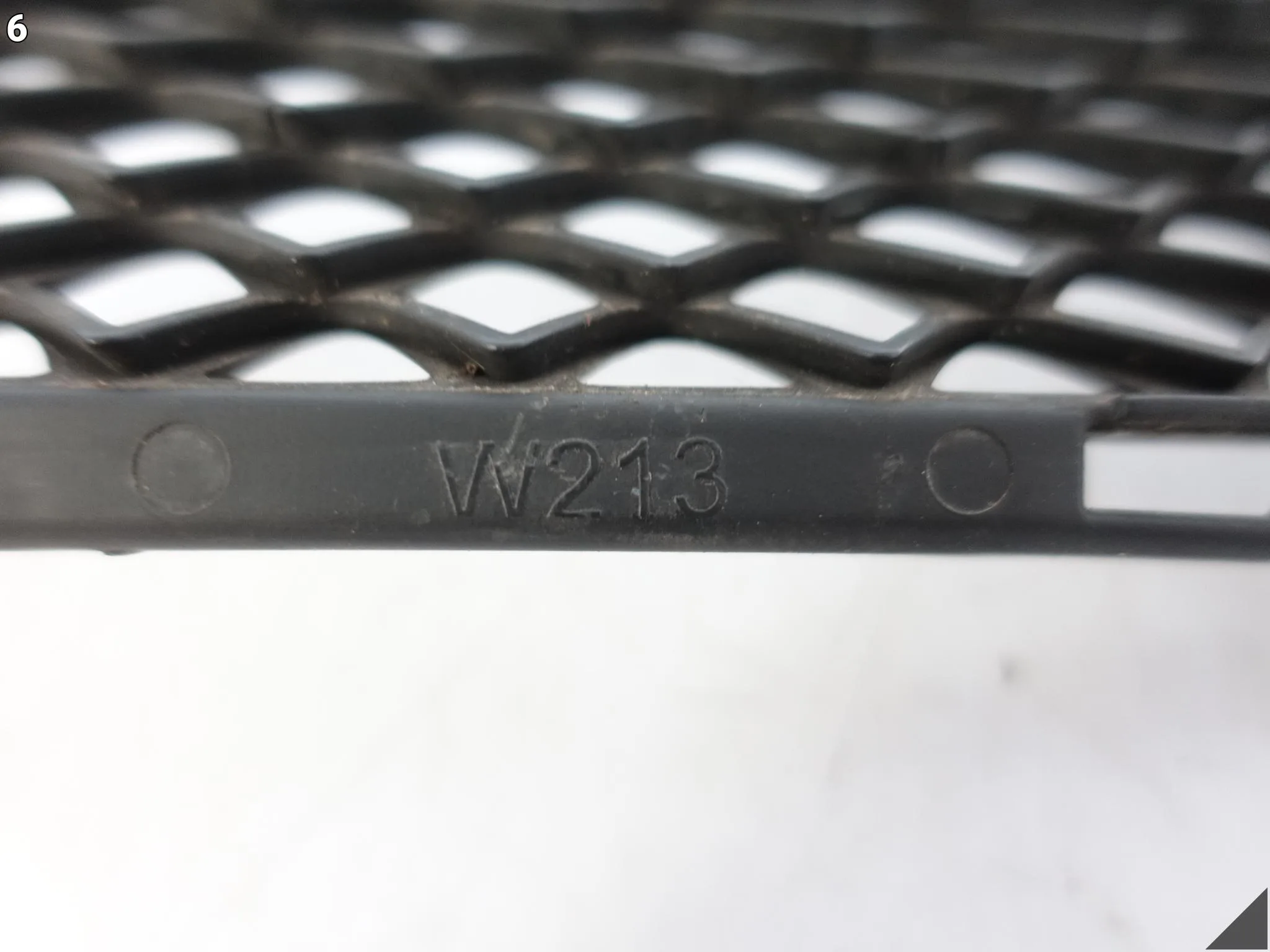 MERCEDES E-KLASA W213 C238 A238 16-20 KRATKA ŚRODKOWA WLOT W ZDERZAK PRZÓD 7ee3b6f3329900e136a14818a3f86926
