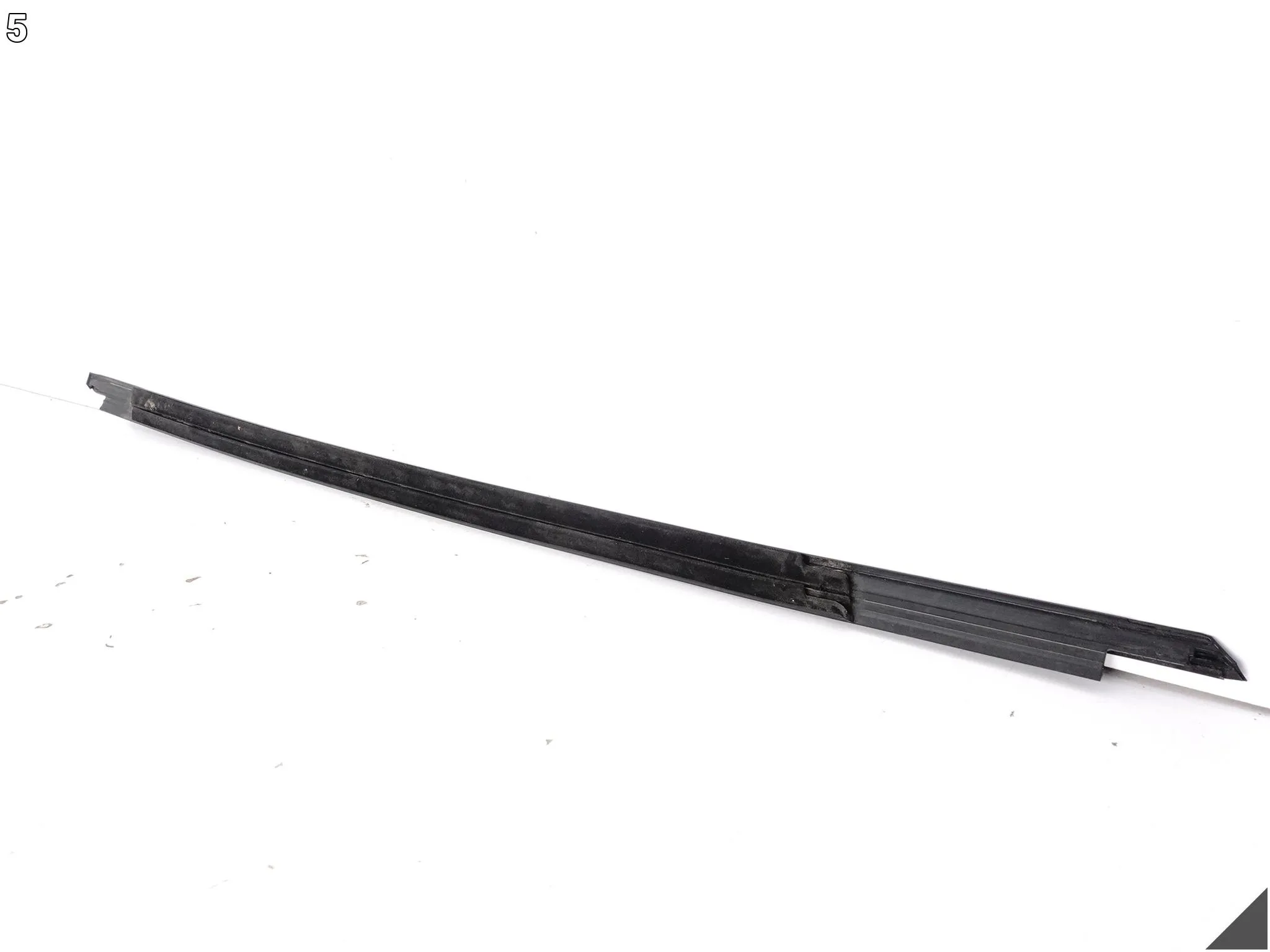 BMW 1 F40 19-24 LISTWA USZCZELKA OSŁONA POKRYWA WNĘKI DRZWI PRZÓD LEWA 74cbb092d159f032427384d9ac7c6352