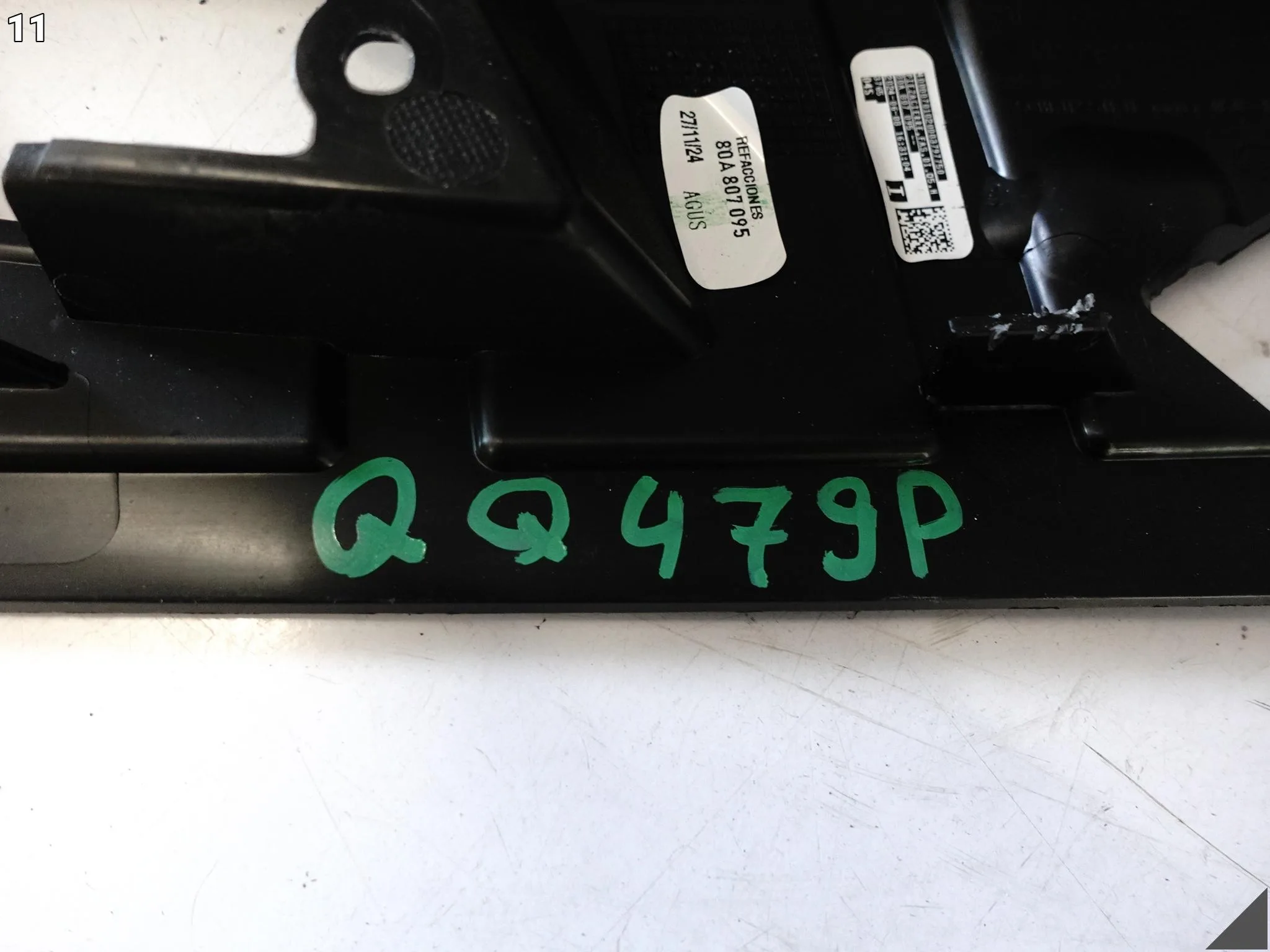 AUDI Q5 80A ZWYKŁY / BASIC II FY 16-20 ŚLIZG MOCOWANIE ZDERZAKA PRZÓD LEWY af4a6843f6c233bf8bf407b678c5edfa