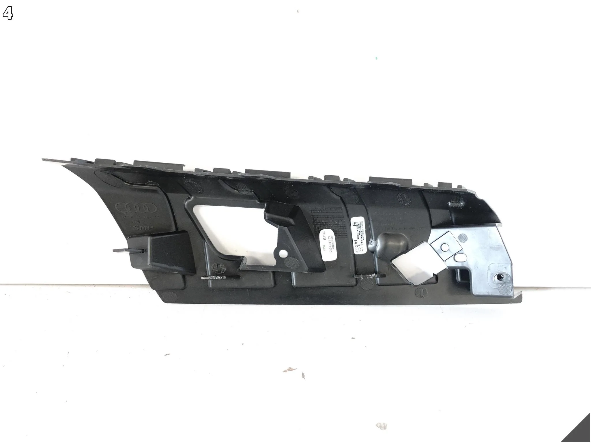 AUDI Q5 80A ZWYKŁY / BASIC II FY 16-20 ŚLIZG MOCOWANIE ZDERZAKA PRZÓD LEWY 3bf85f450f9a6102e660cddbdcaaba19