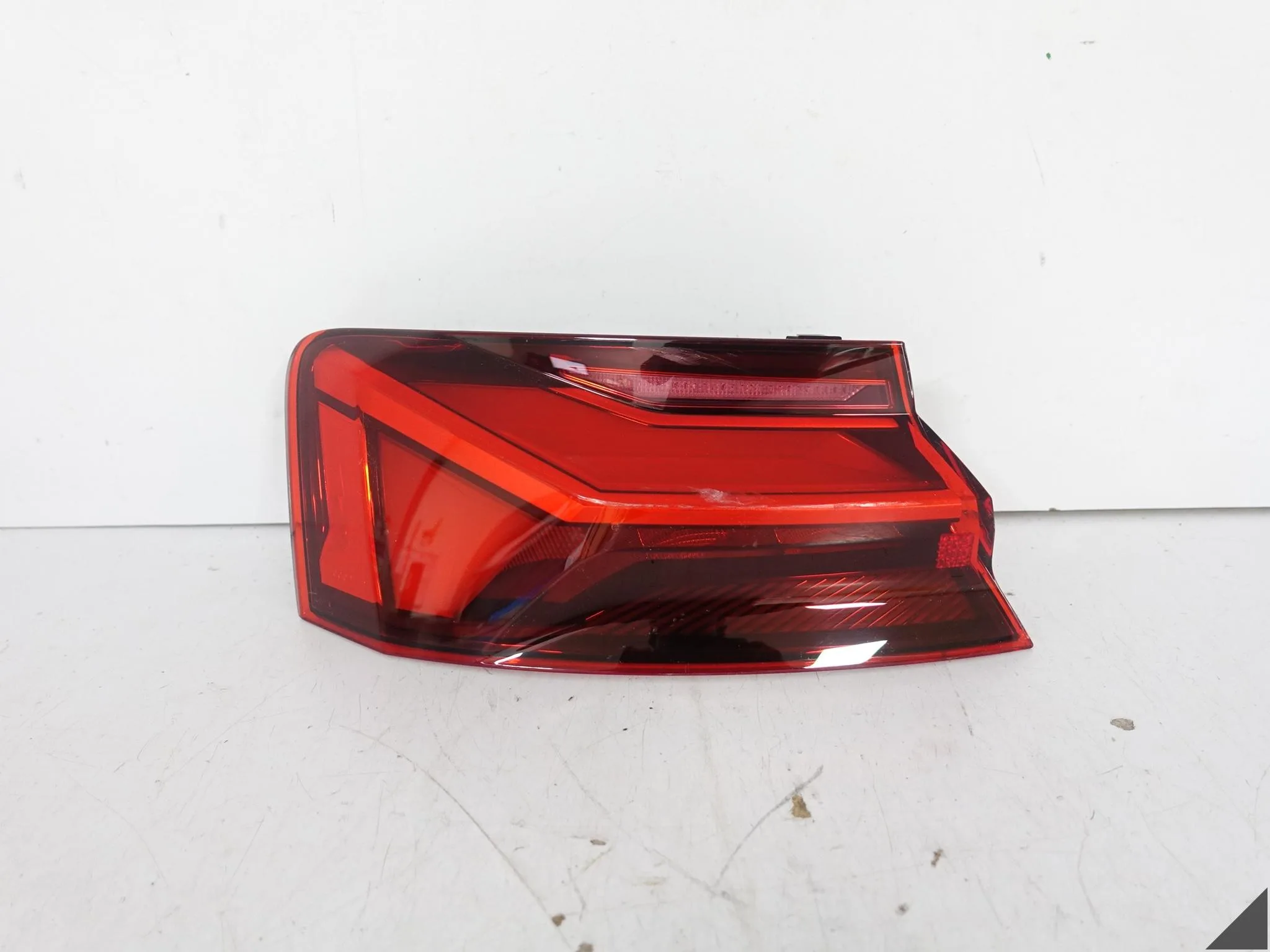 AUDI A5 S5 8W6 F5 B9 LIFT 19-23 LAMPA LED MATRIX HIGH W BŁOTNIK TYŁ LEWA EU f8d3e4dadb36e16f47b96ed9d5fa1d0f