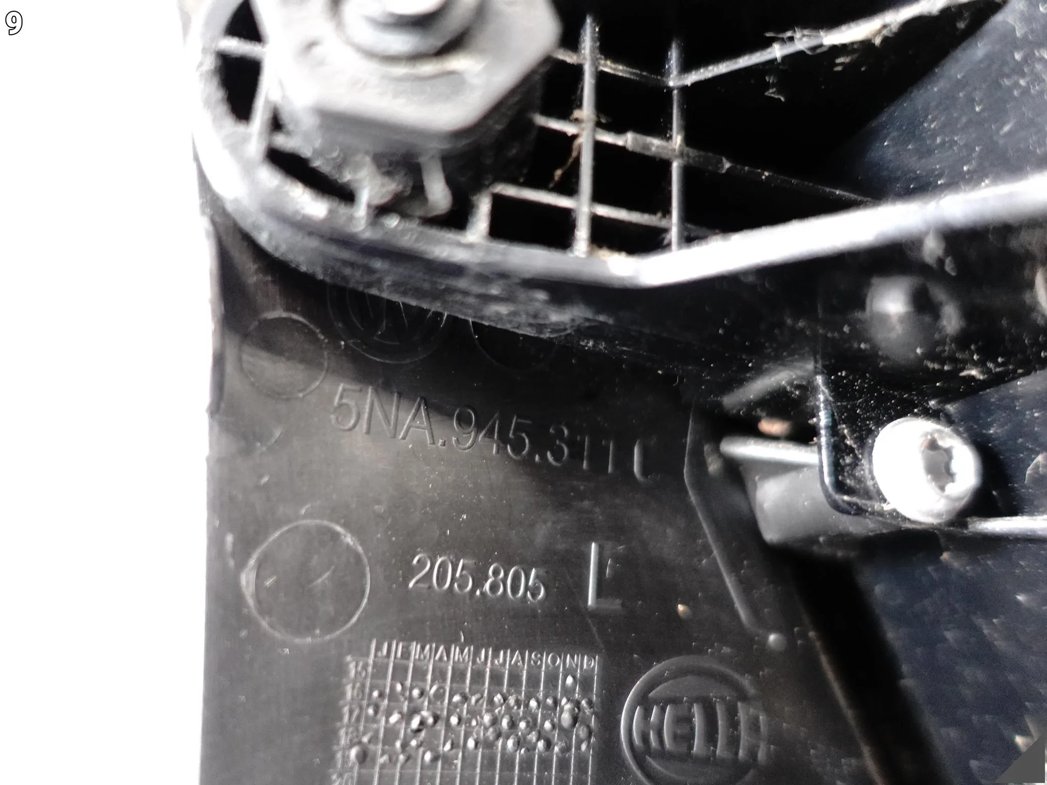 VW TIGUAN II 5NA 16-20 LAMPA LED W BŁOTNIK LEWA TYŁ EU 5NA945095D cde944ba26e701d570c069c46bda1fe7