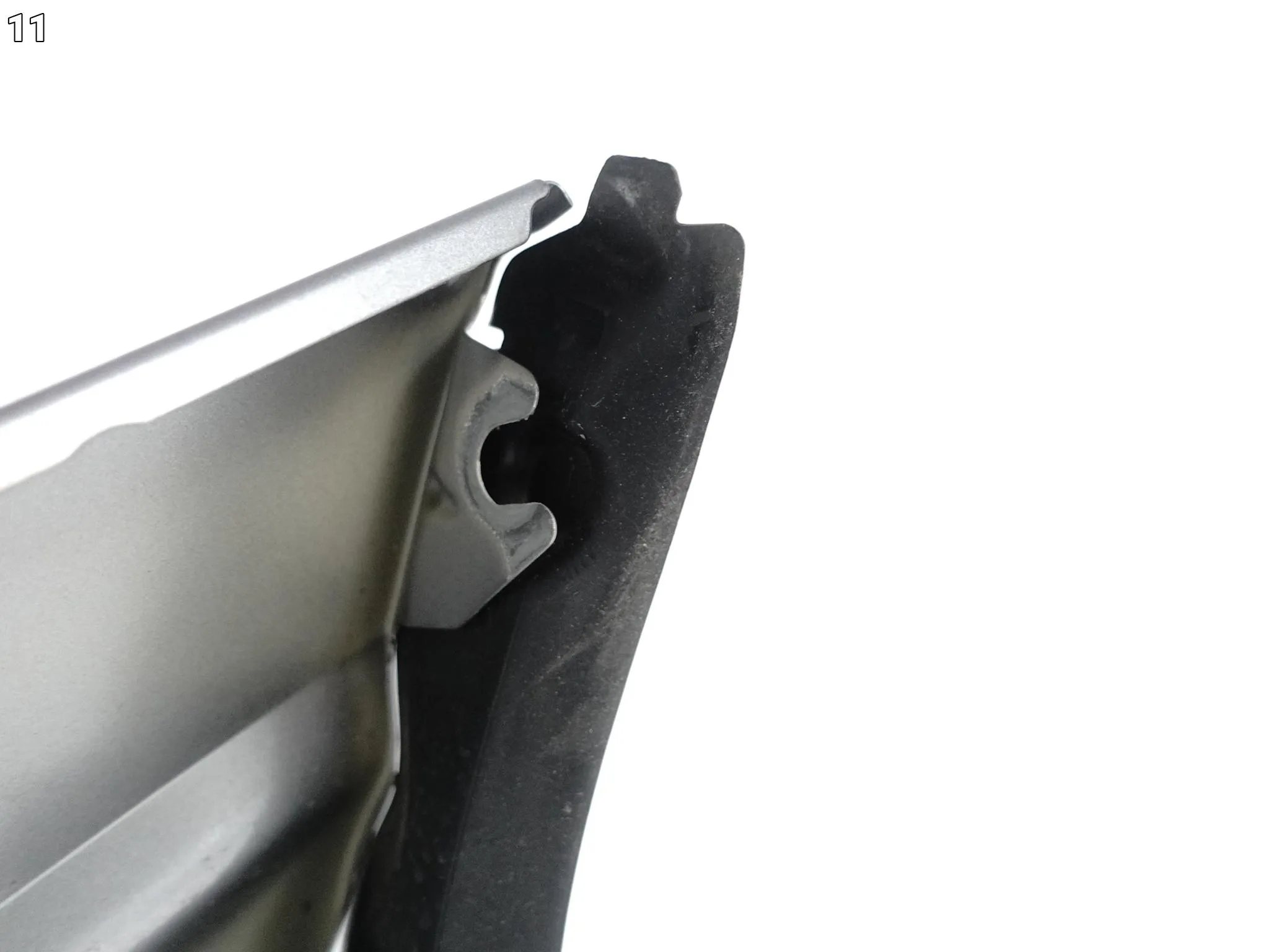 AUDI Q4 E-TRON 89A 21- BŁOTNIK FENDER LISTWA PRAWY PRZÓD 062567948eeea2f82b5826de3dbe8d3b