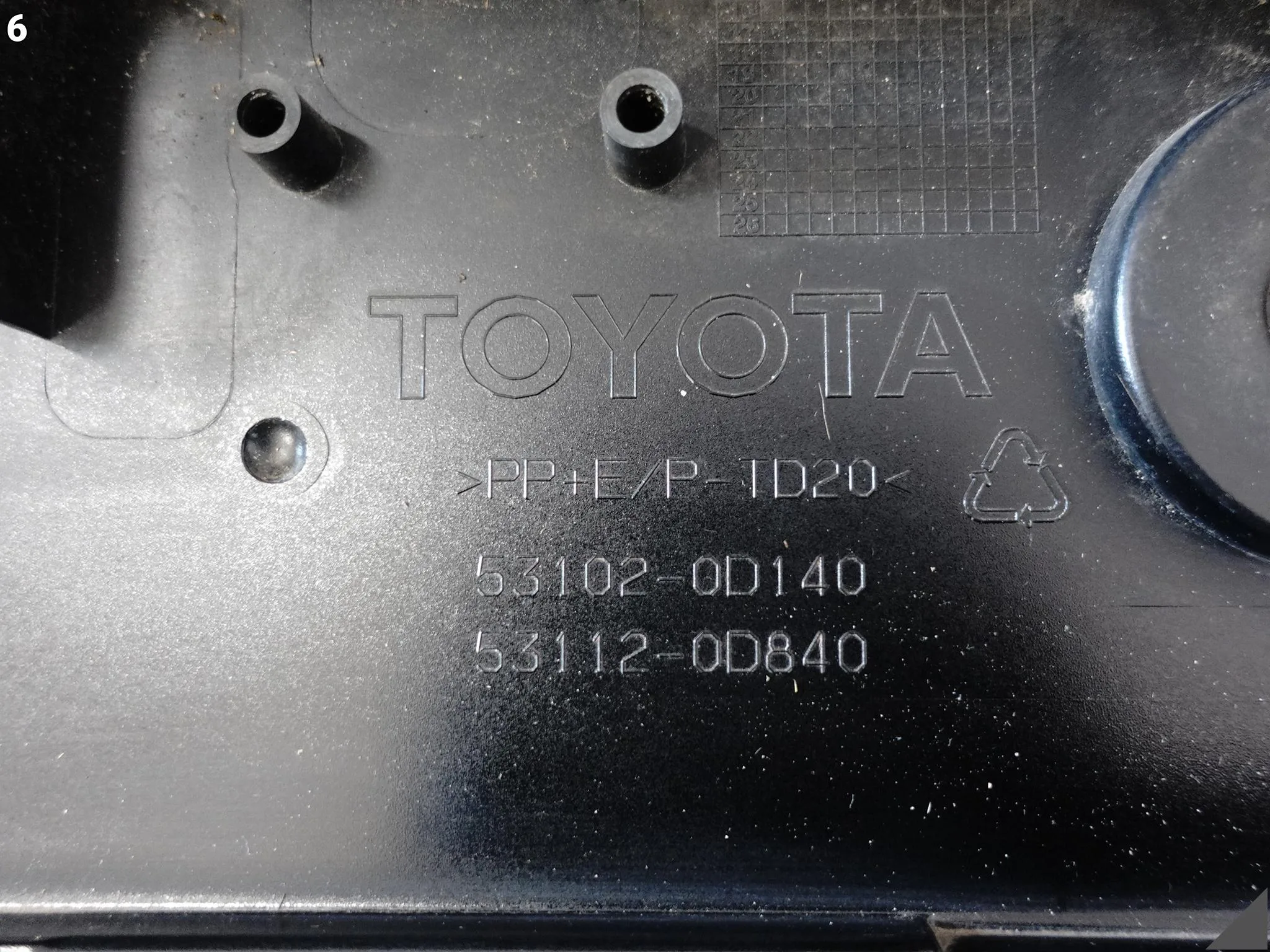 TOYOTA YARIS III 3 DRUGI LIFT 17-20 KRATKA ŚRODKOWA ATRAPA ZDERZAK PRZÓD 8c7453cd9379b41b7e90564cc3328dd1